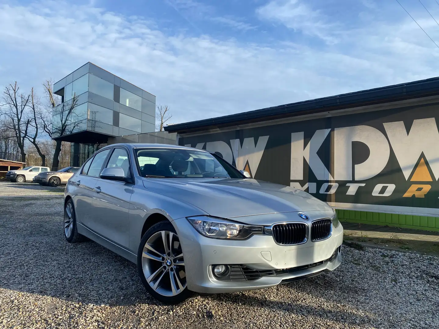 BMW 320 320i * Navi * 18" Silber - 1