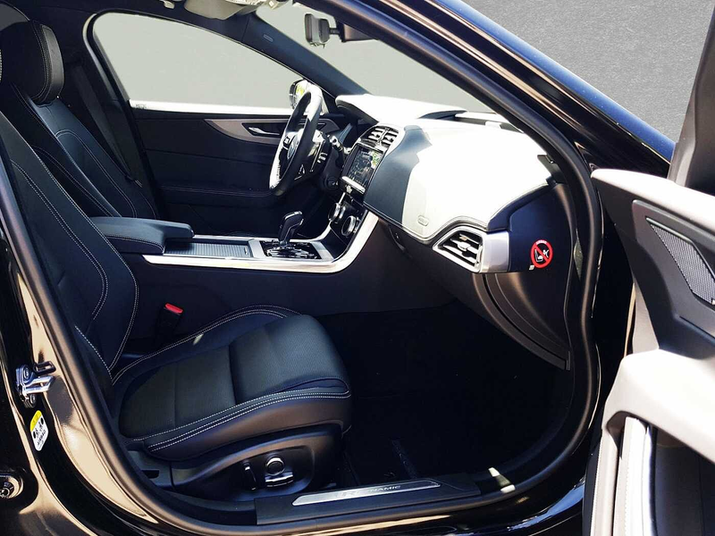 Jaguar XE D180 Aut. R-Dynamic SE — photo 3