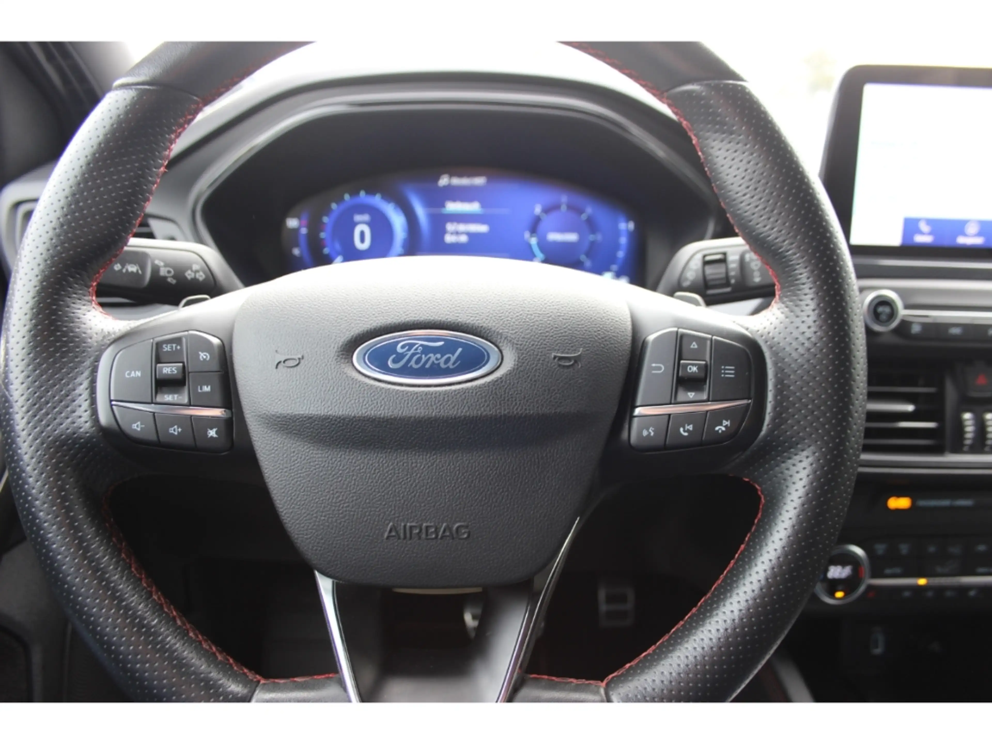 Ford Focus 2.0 Turnier ST-Line X LED AHZV — photo 9
