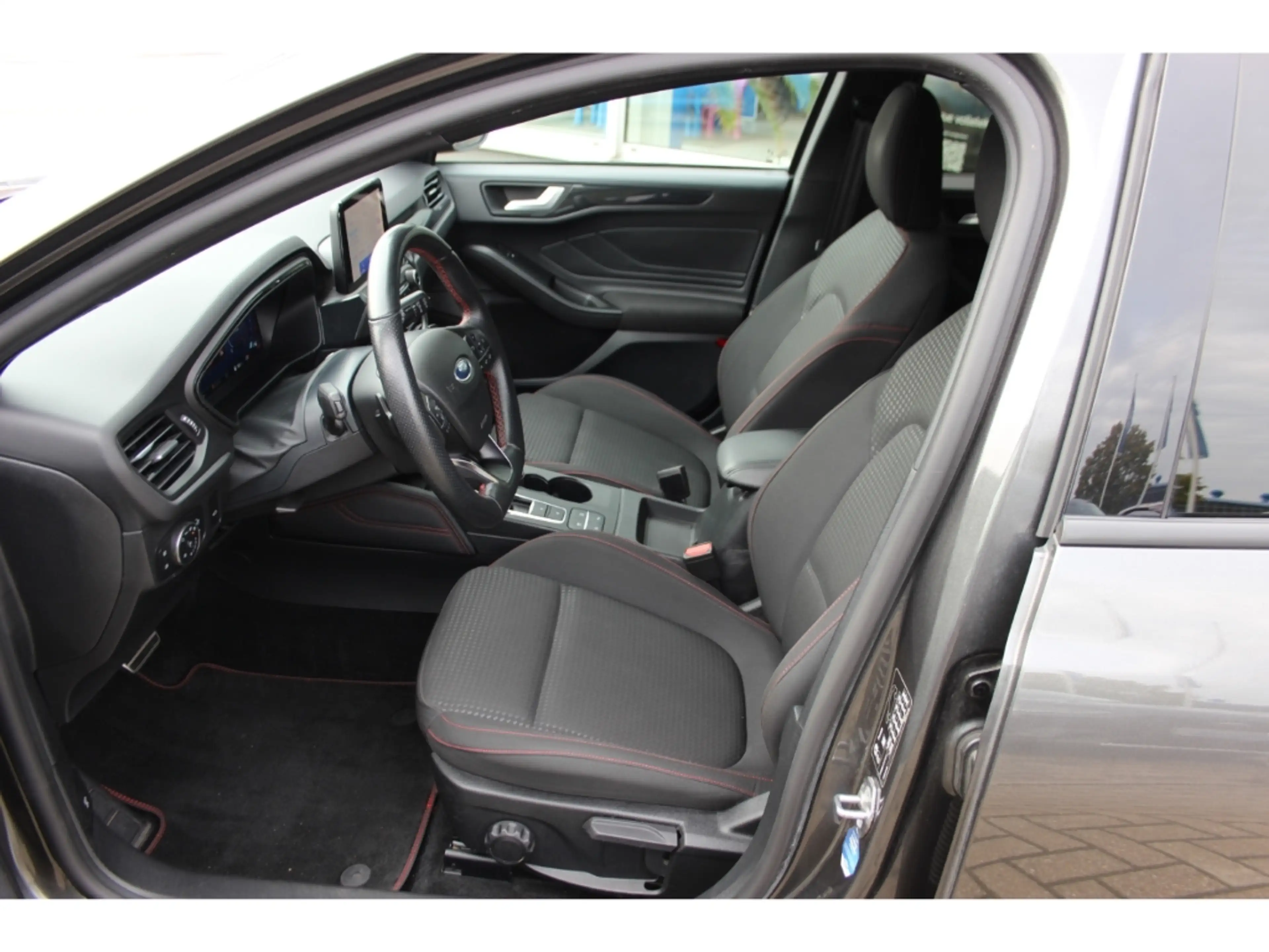 Ford Focus 2.0 Turnier ST-Line X LED AHZV — photo 6
