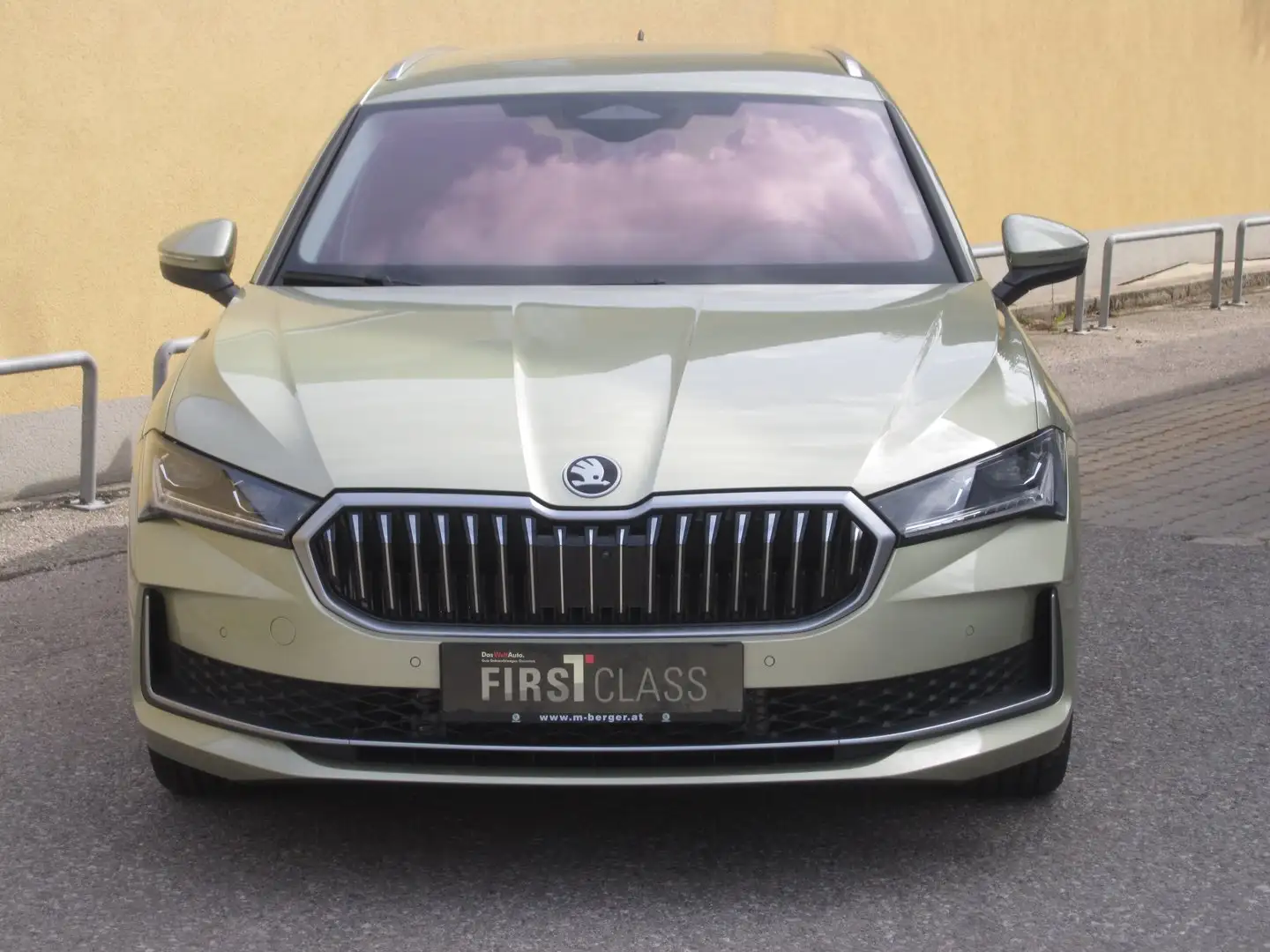 Skoda Superb Selection TSI mHEV DSG Žlutá - 2
