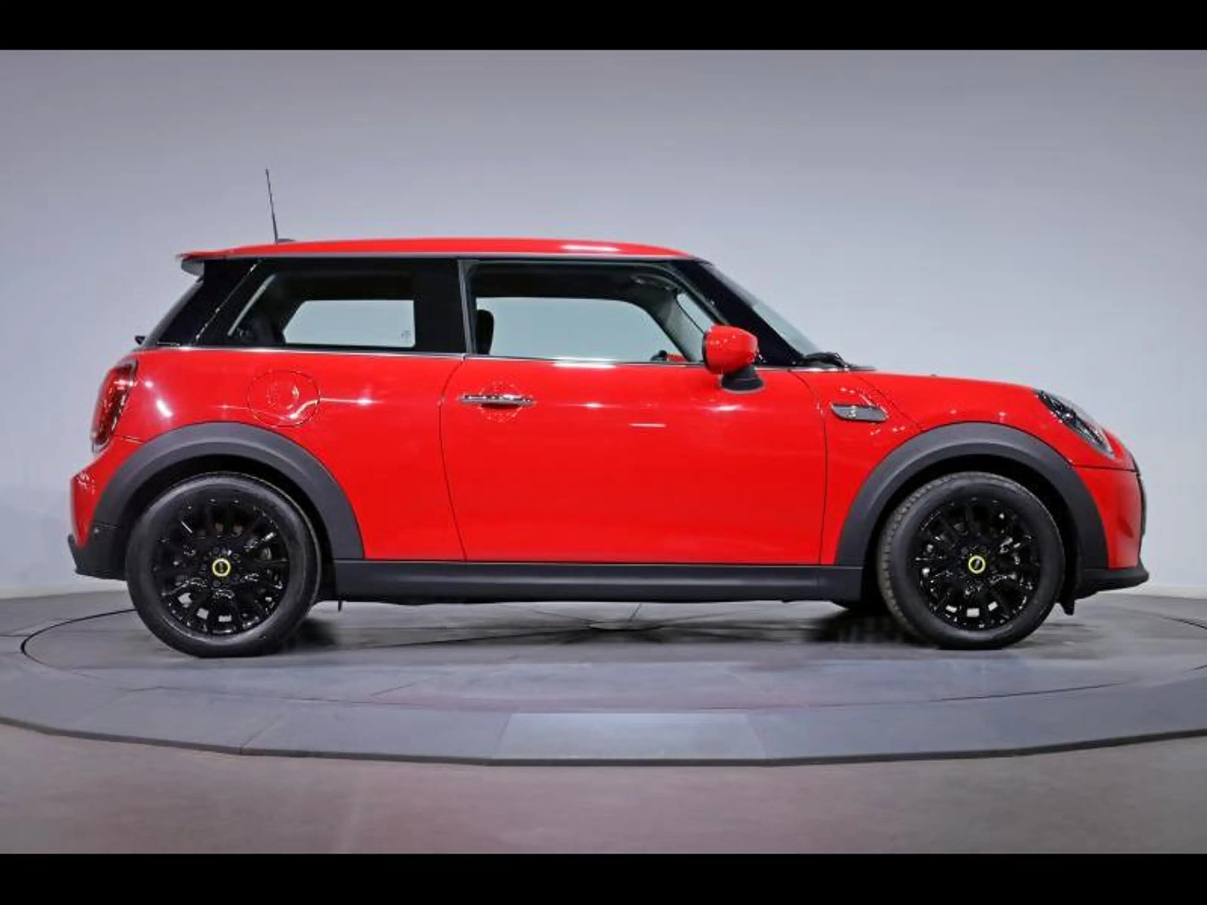 MINI Cooper SE Hatch 3 Portes — photo 3