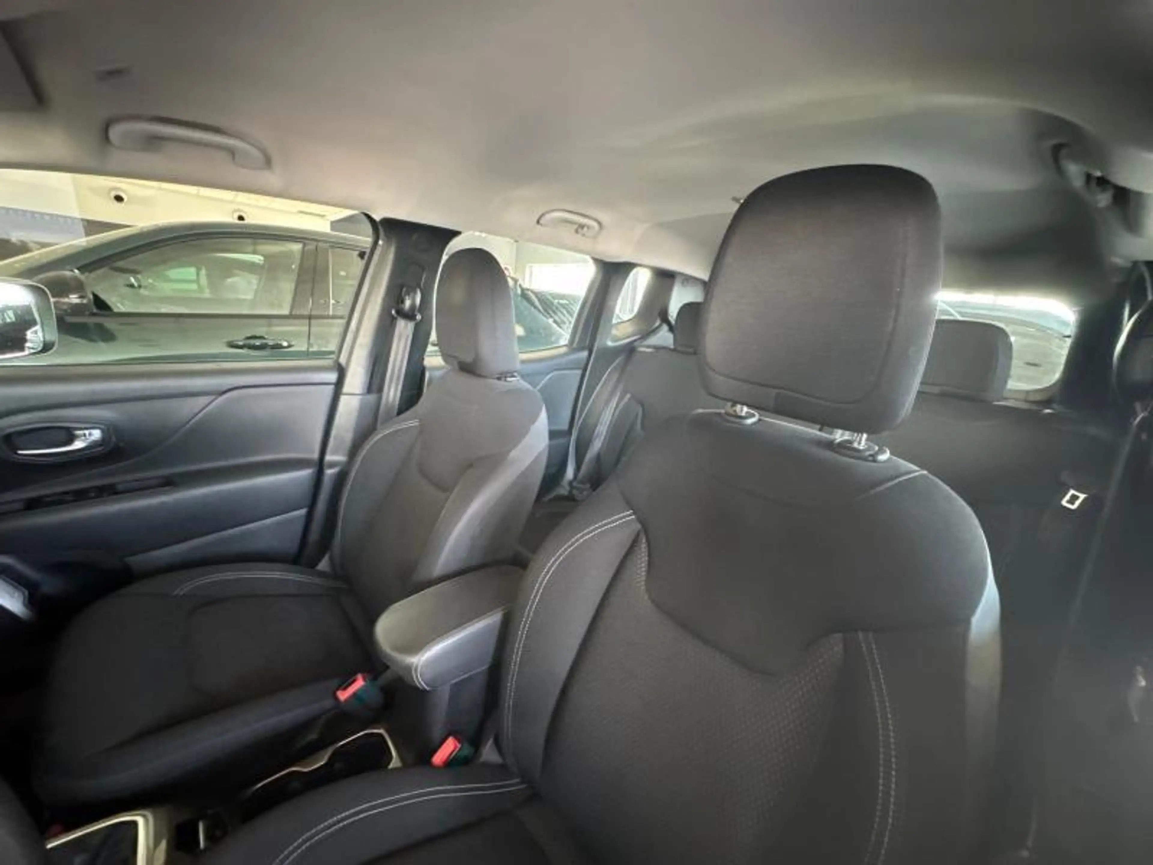 Jeep Renegade 1.0 T3 Longitude 5d 88kW — photo 12
