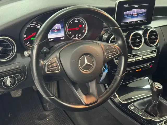 Mercedes-Benz 220 view 15