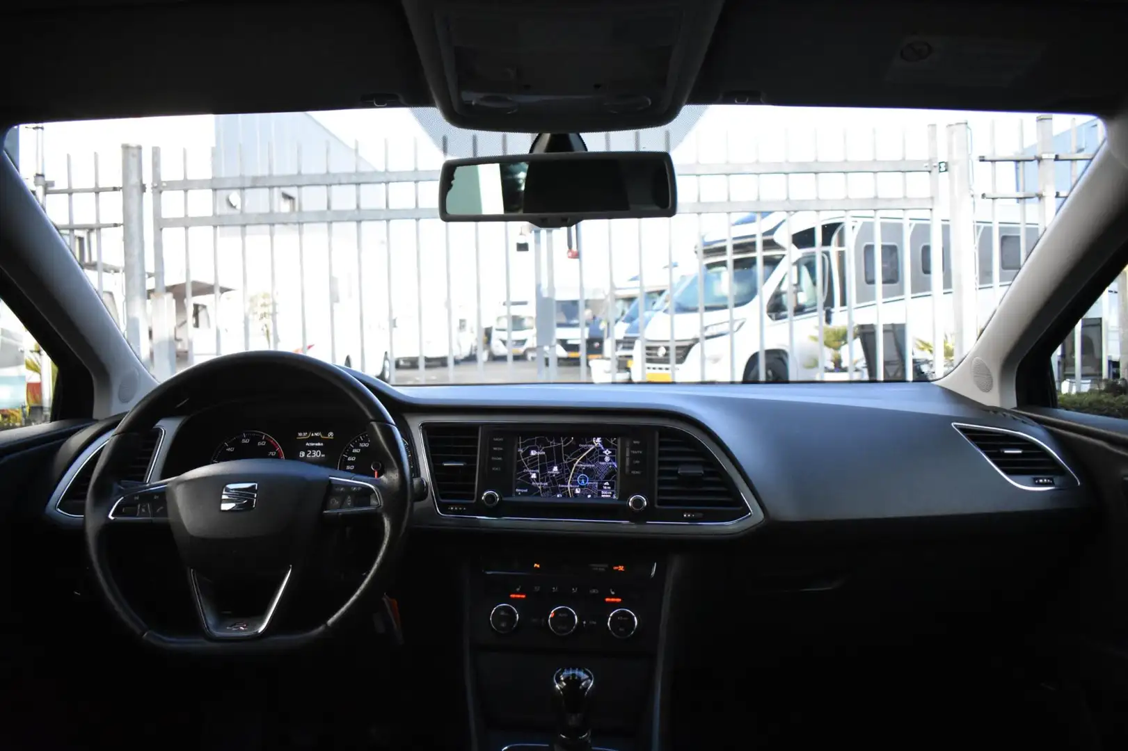 SEAT Leon 1.4 TSI FR 140PK!! XENON, NAVI, STOELVERWARMING Zwart - 2