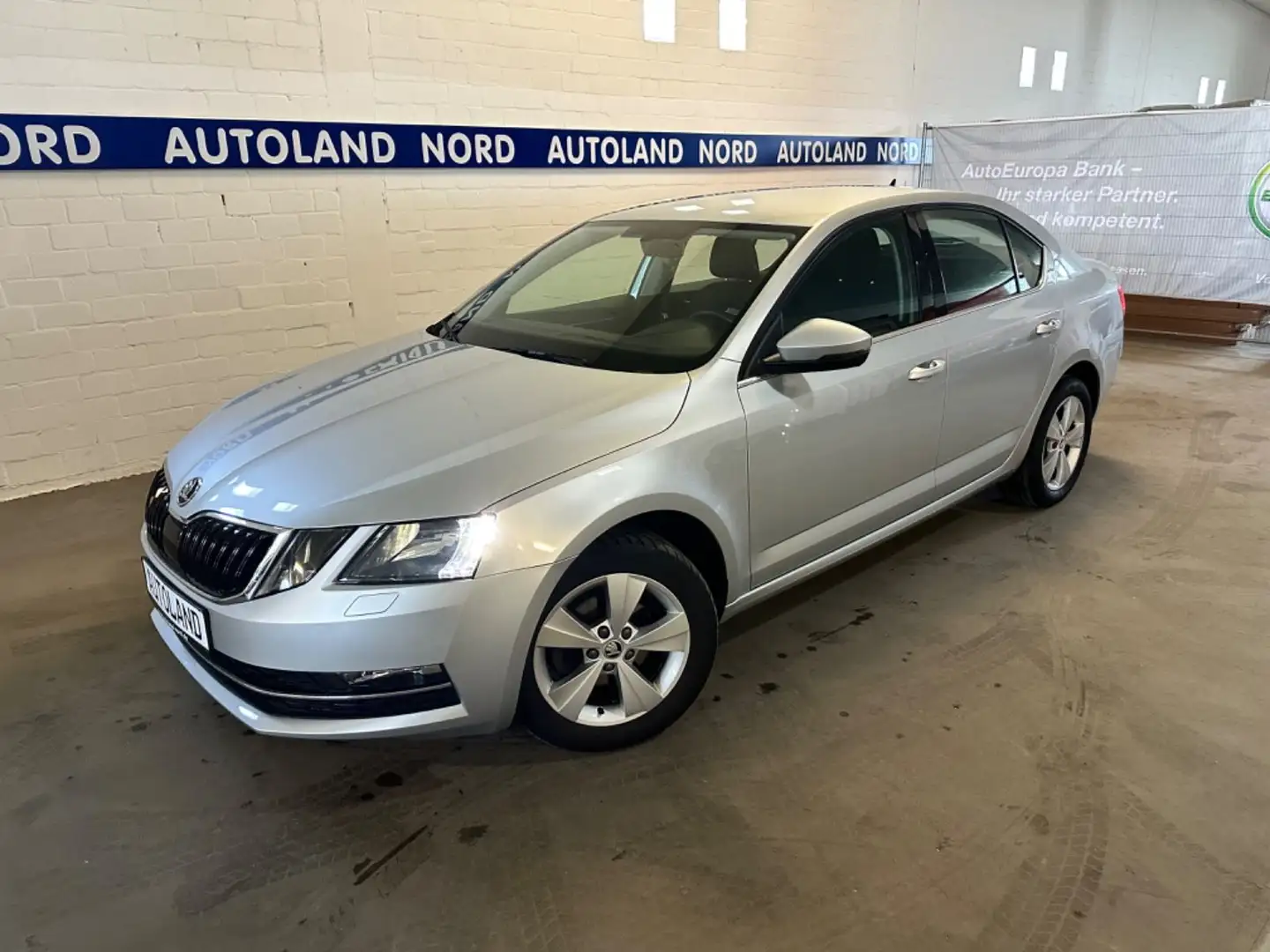Skoda Octavia Lim. 1.6TDI Style DSG*Navi*ACC*PDC Argent - 1