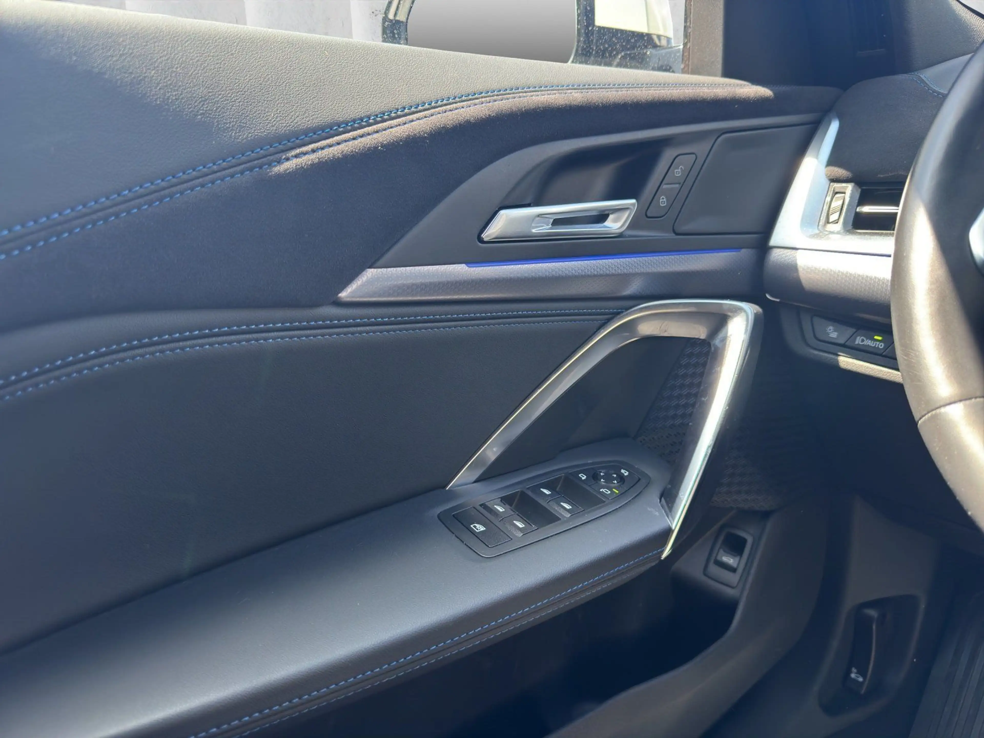 BMW X2 sDrive 18d M-Sportpaket Digitaltacho Kamera — photo 12
