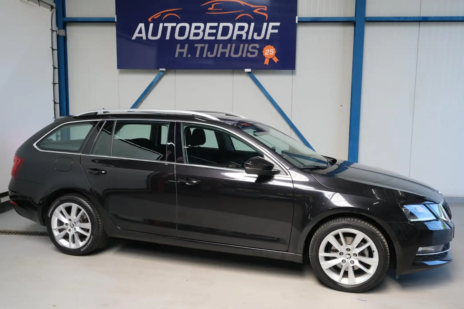 Skoda Octavia Combi 1.0 TSI Greentech Style Business Automaat - Zwart - 2