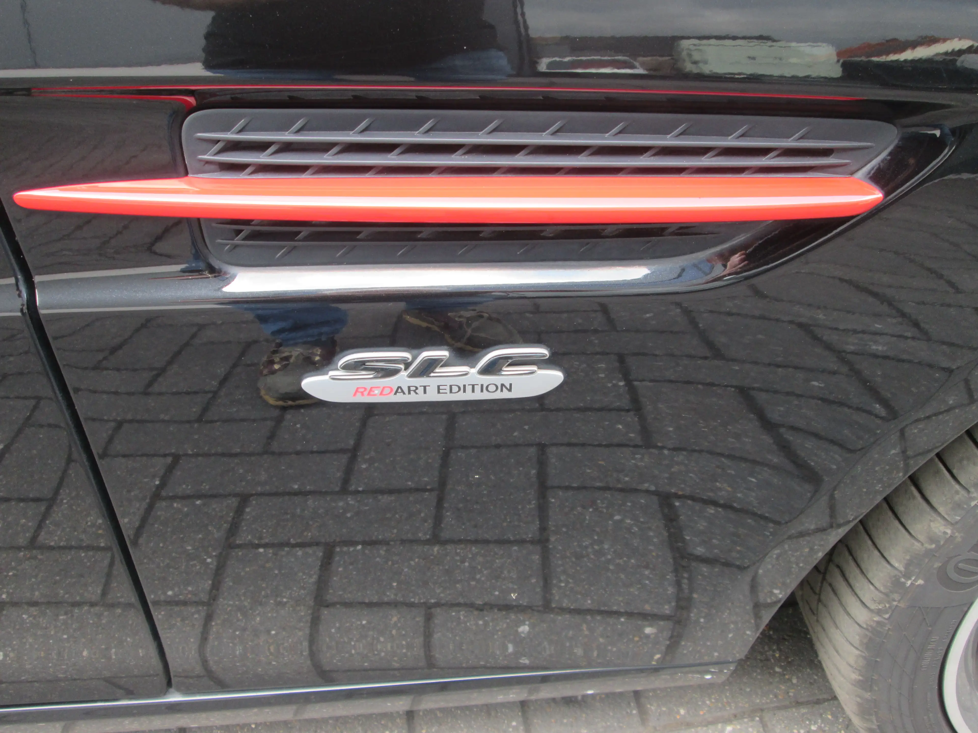 Mercedes-Benz SLC 180 RED ART EDITION — photo 7