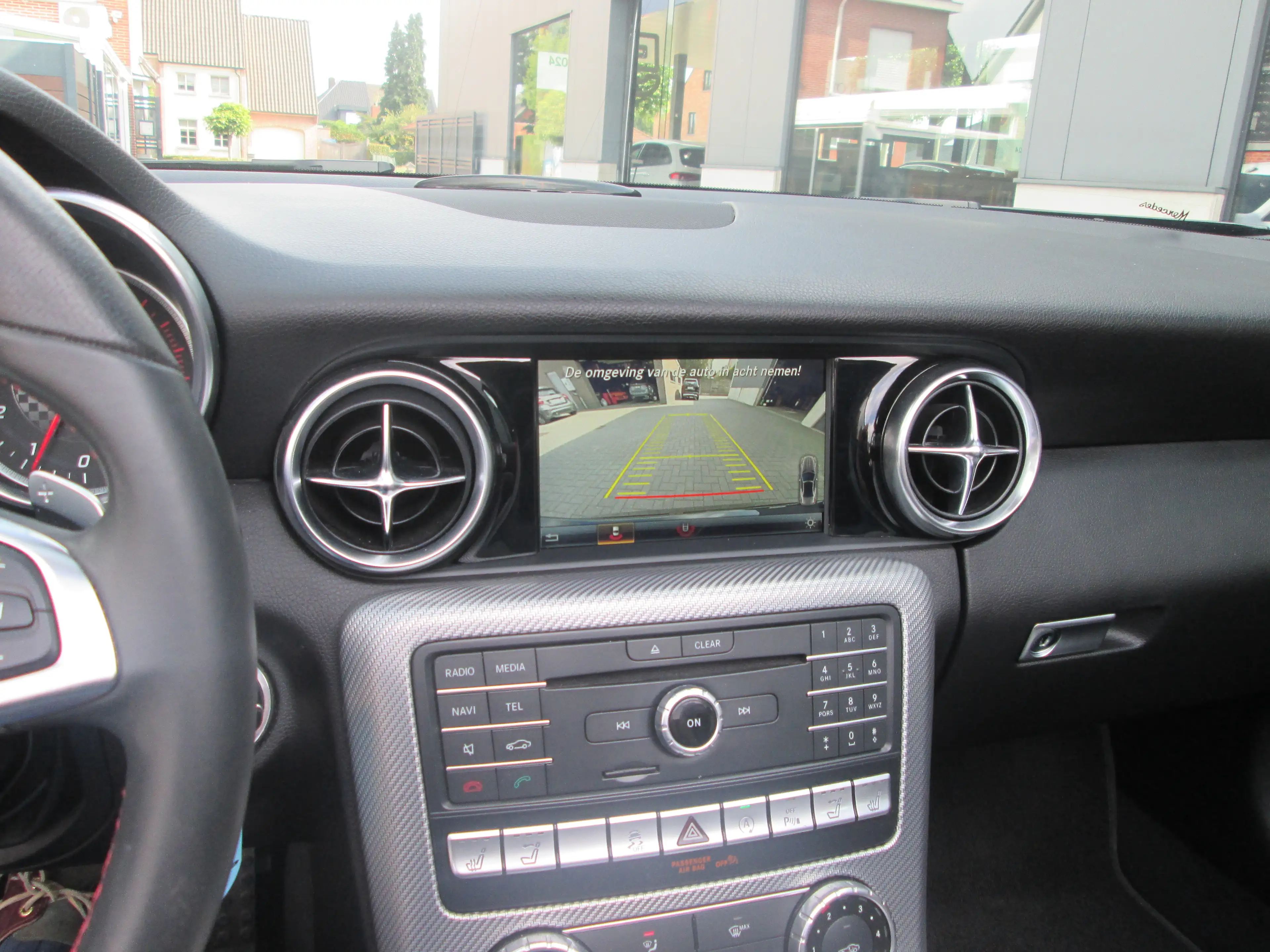 Mercedes-Benz SLC 180 RED ART EDITION — photo 10