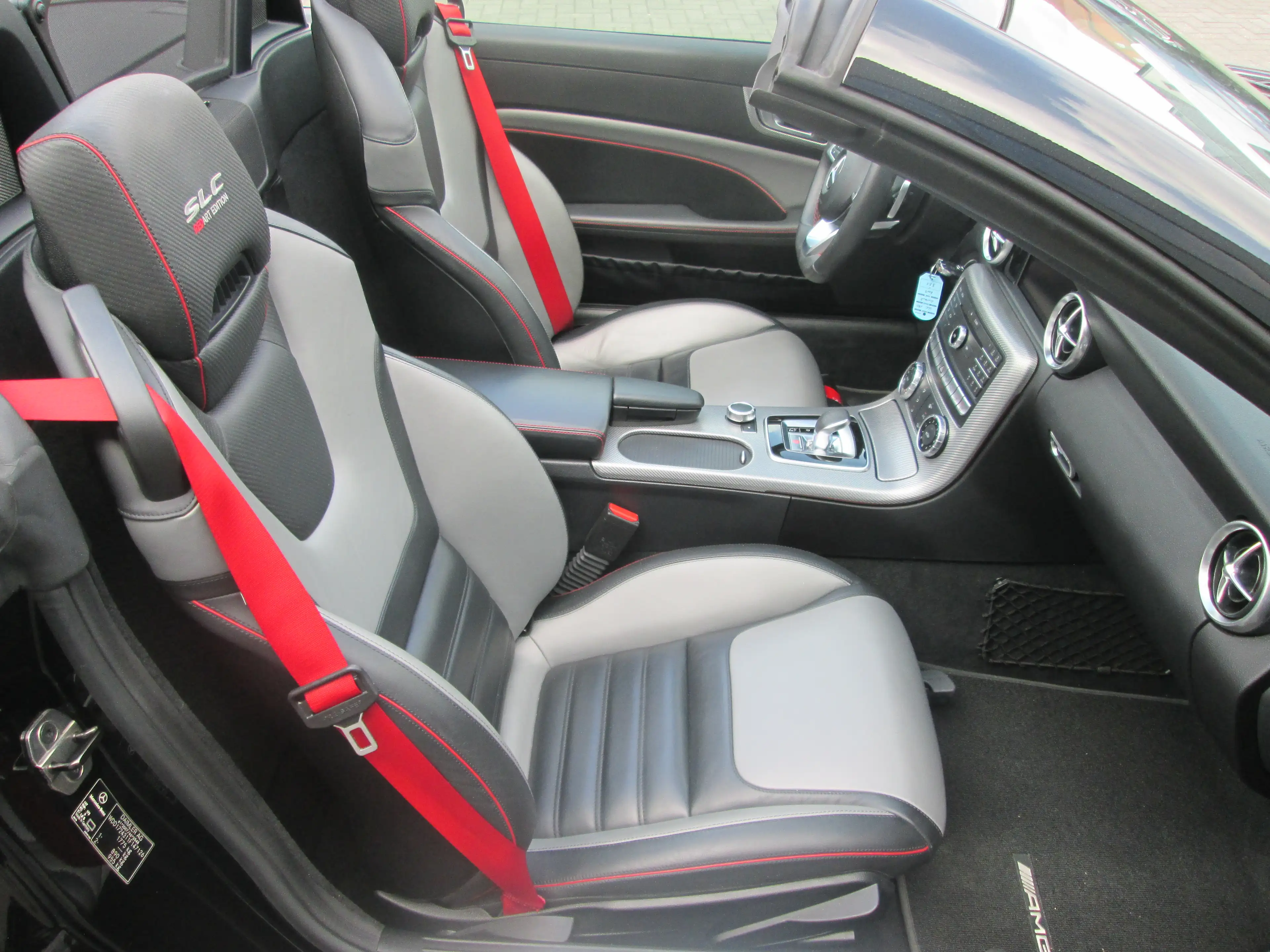 Mercedes-Benz SLC 180 RED ART EDITION — photo 5