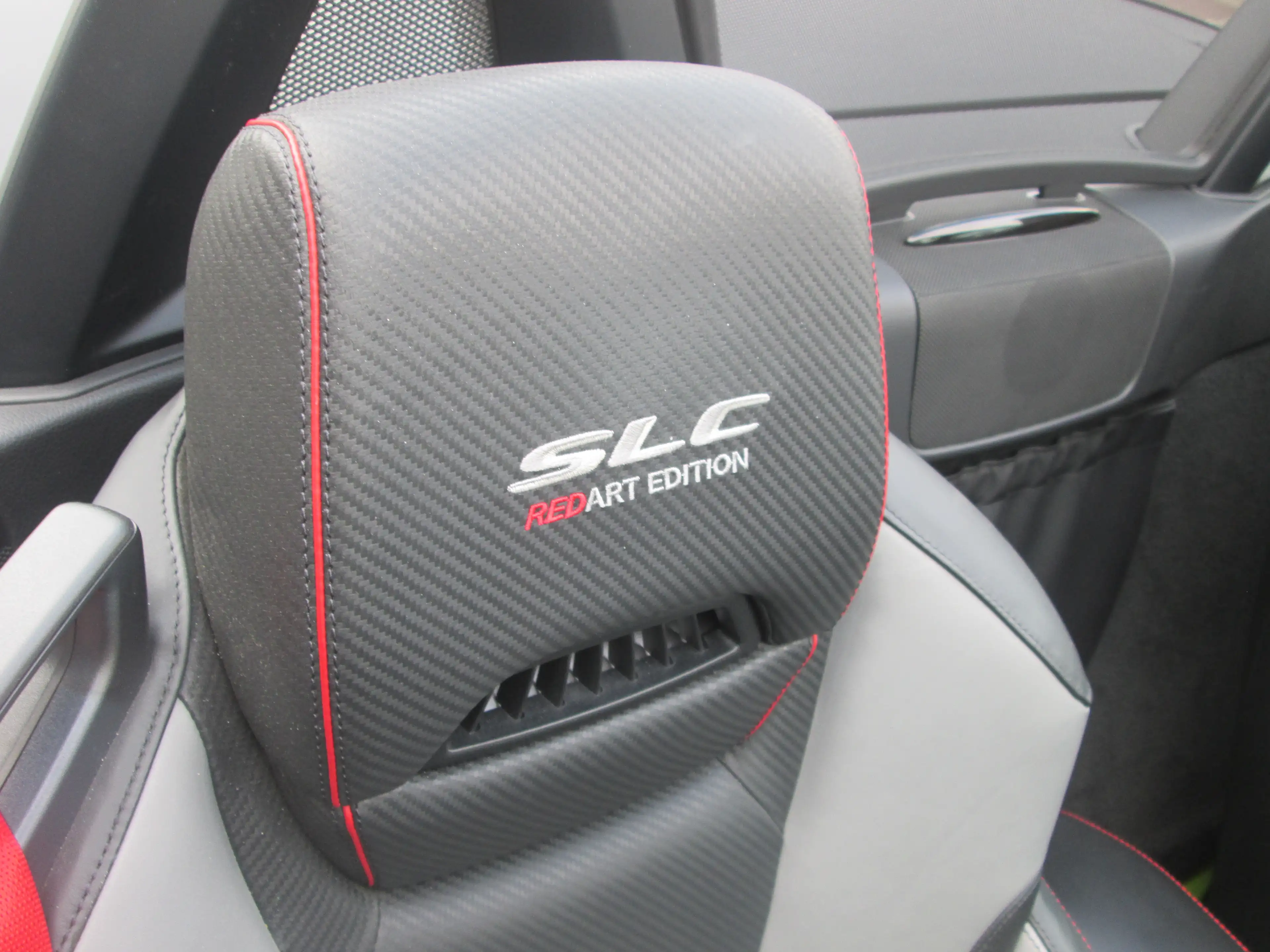 Mercedes-Benz SLC 180 RED ART EDITION — photo 6