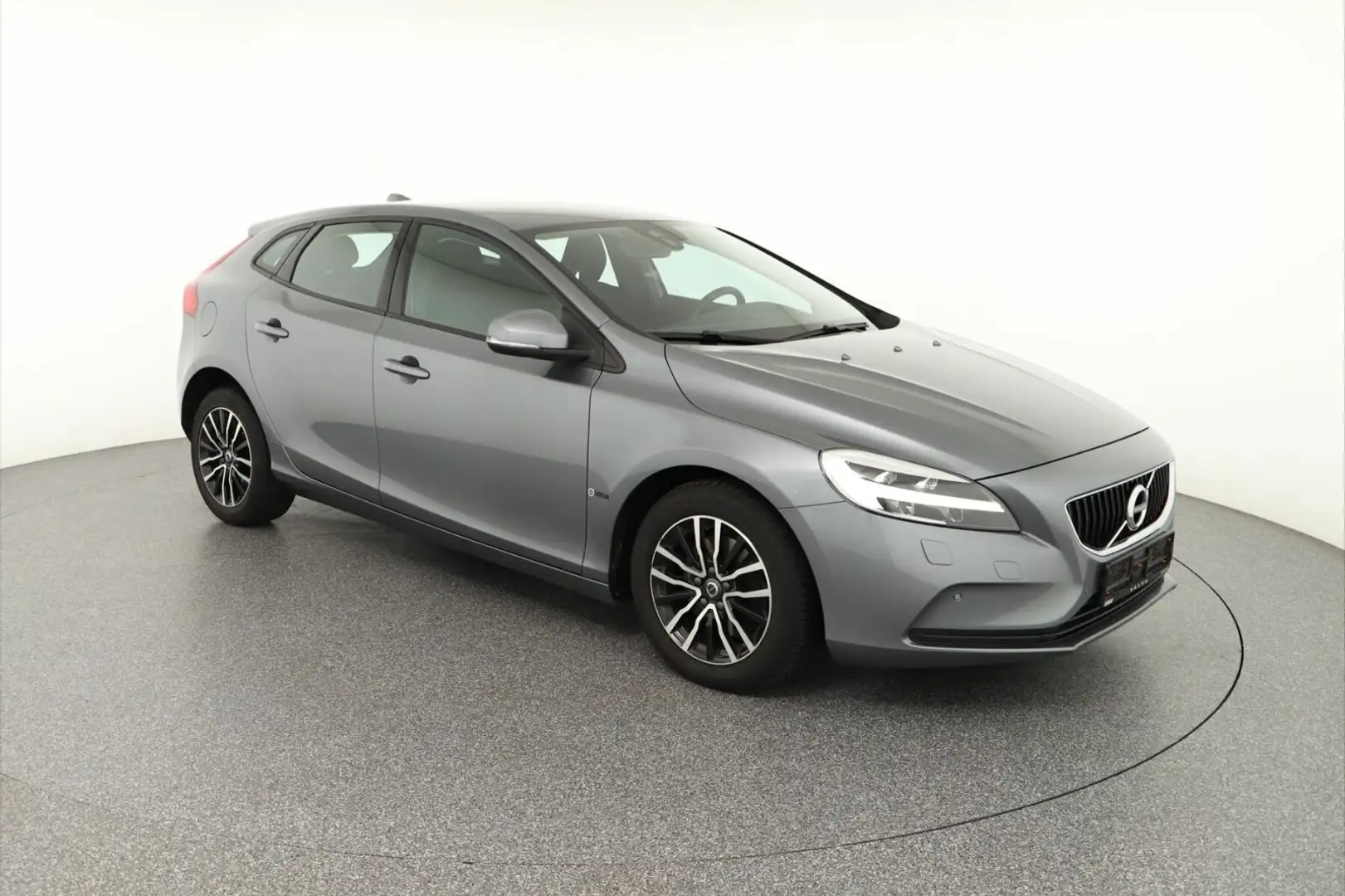 Volvo V40 V 40 T2 2.0 Momentum LED+NAVI+PDC+SHZ+TEMP+ Grau - 2