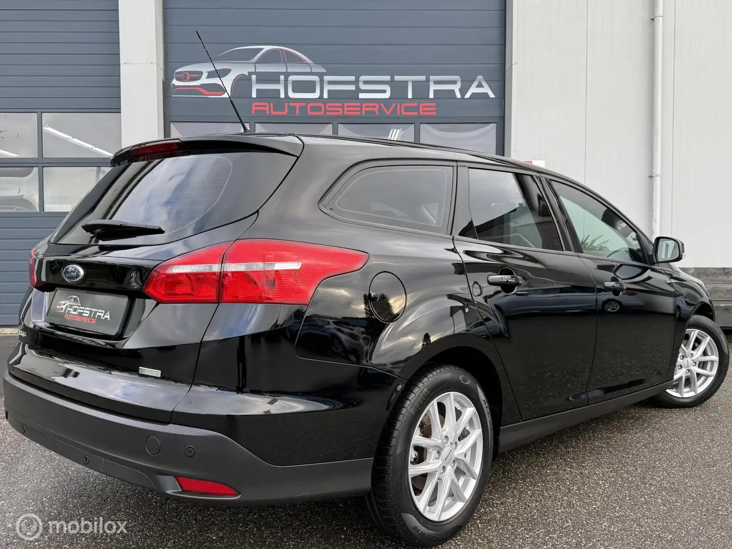 Ford Focus Wagon 1.0 Trend Stoel/Stuurverwarming Airco Negro - 2