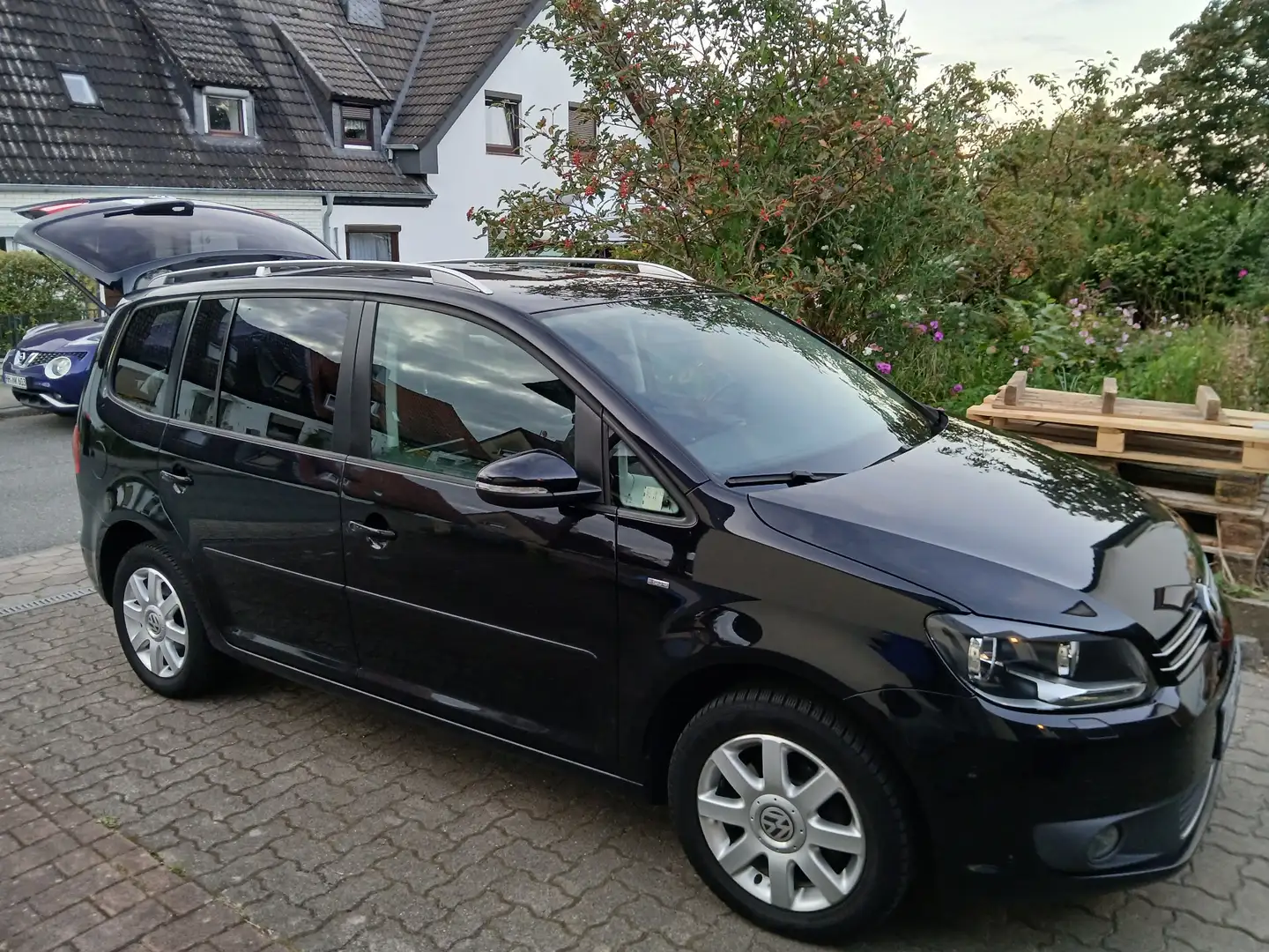 Volkswagen Touran Cup Schwarz - 2