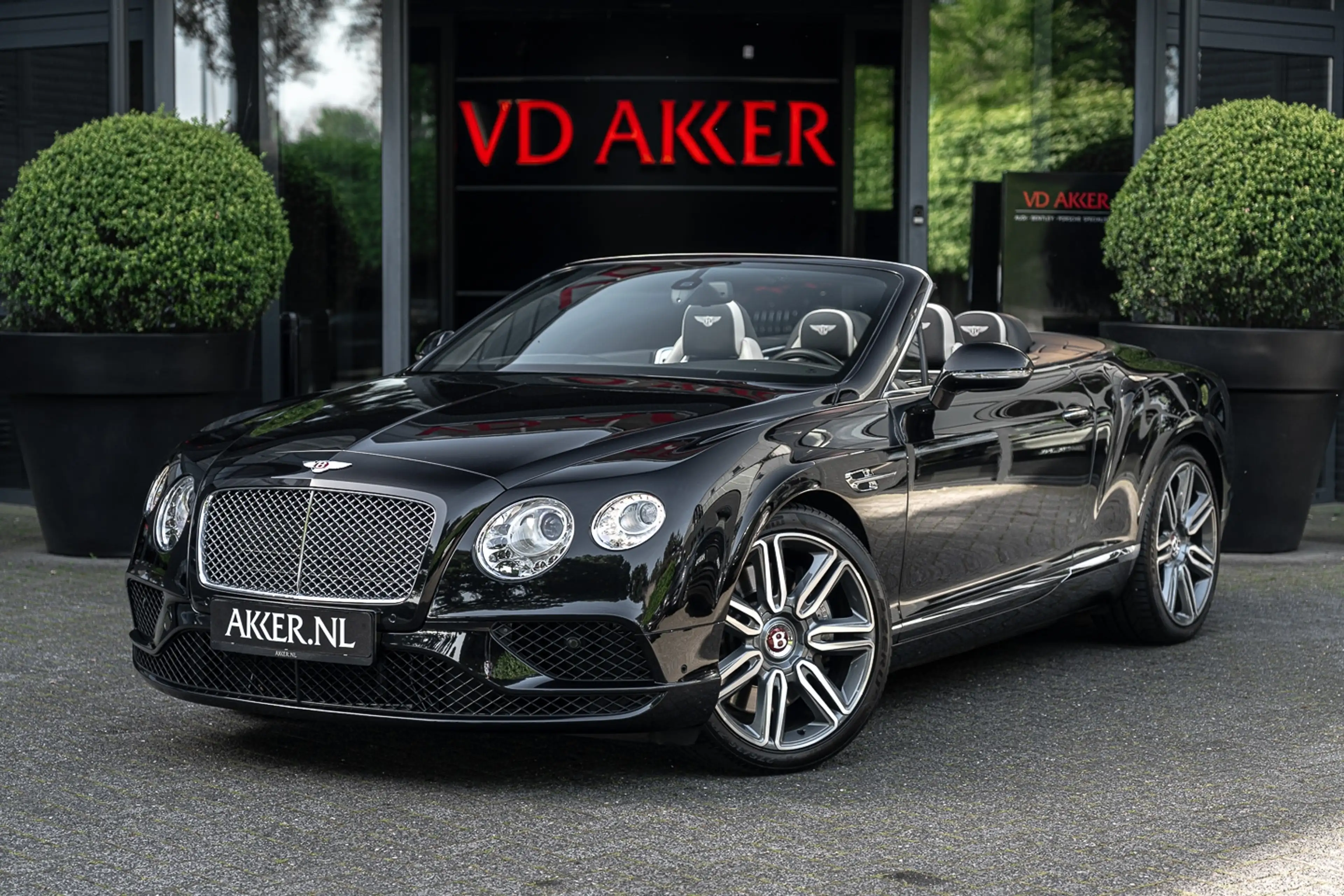 Bentley Continental GTC V8 Mulliner | Color Split | Massage | Nekverw. | 2