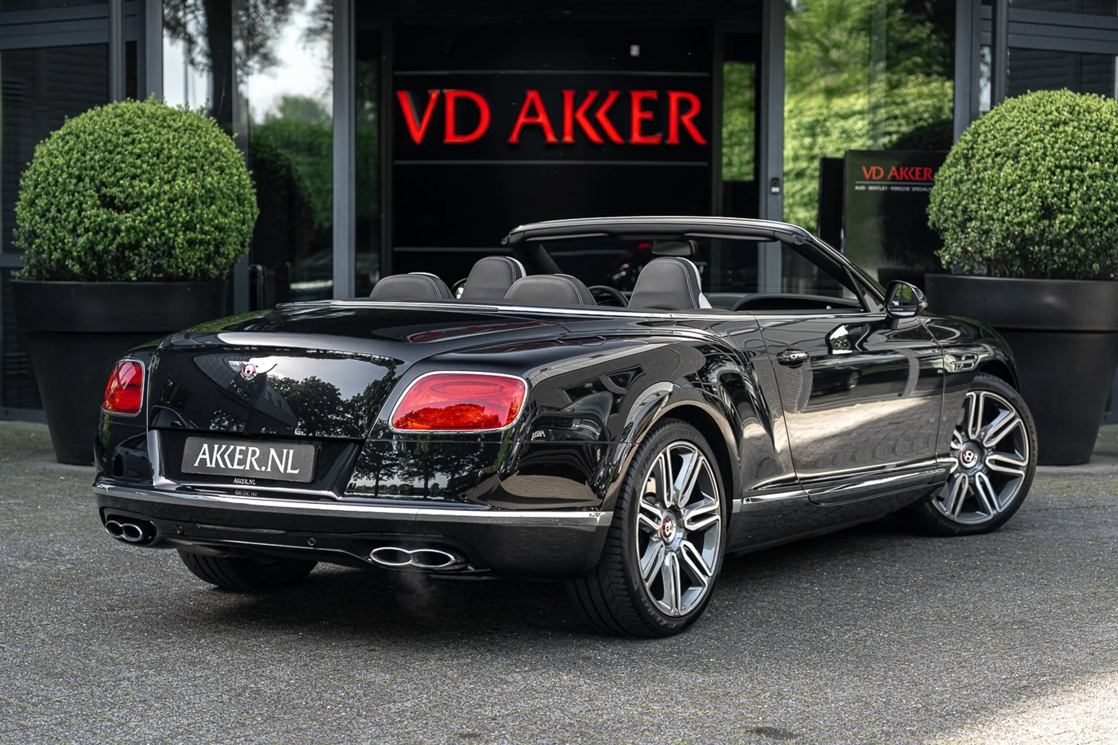 Bentley Continental GTC V8 Mulliner | Color Split | Massage | Nekverw. | 2 — photo 2