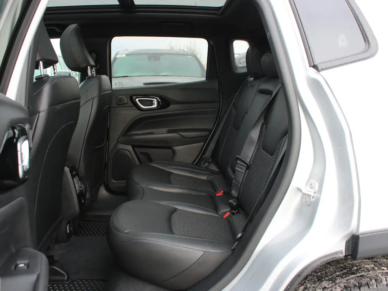 Jeep Compass photo Jeep Compass