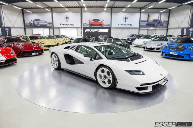 Lamborghini Countach LPI 800-4 | Triple White | 1/112