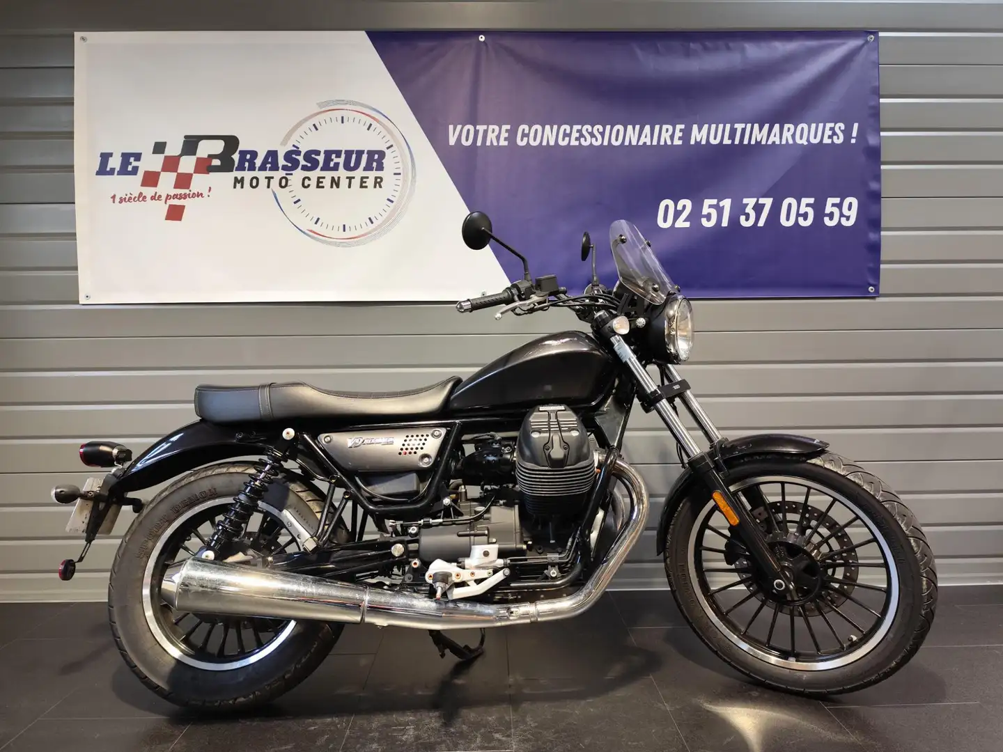 Moto Guzzi V 9 Gris - 1