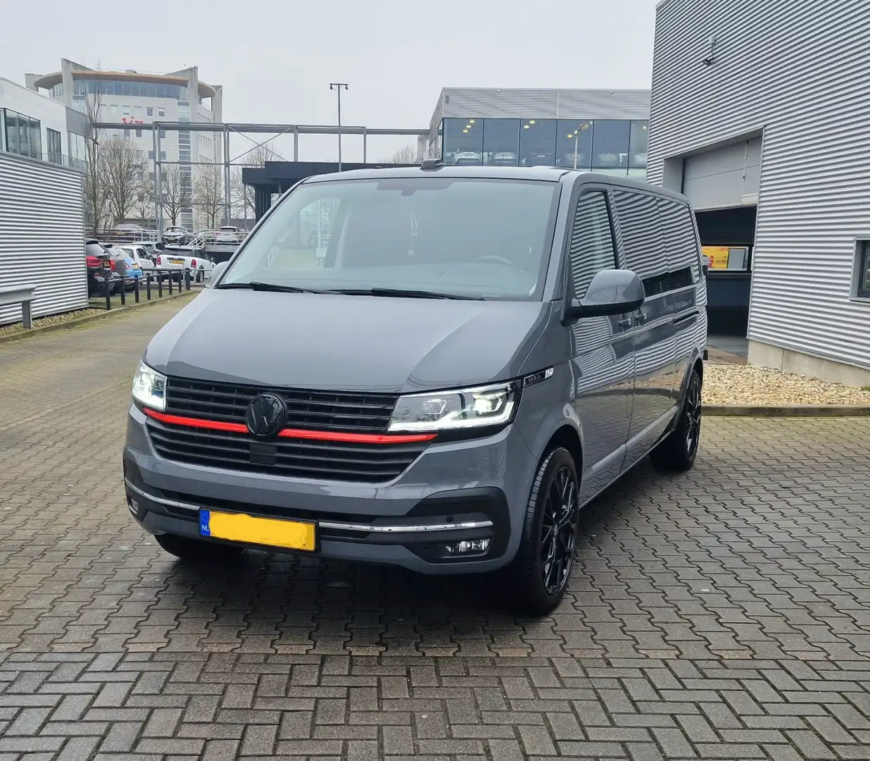 Volkswagen Transporter 2.0 TDI L2H1 TDI Bulli 204PK Zijlift Roelstoelbus Grijs - 2