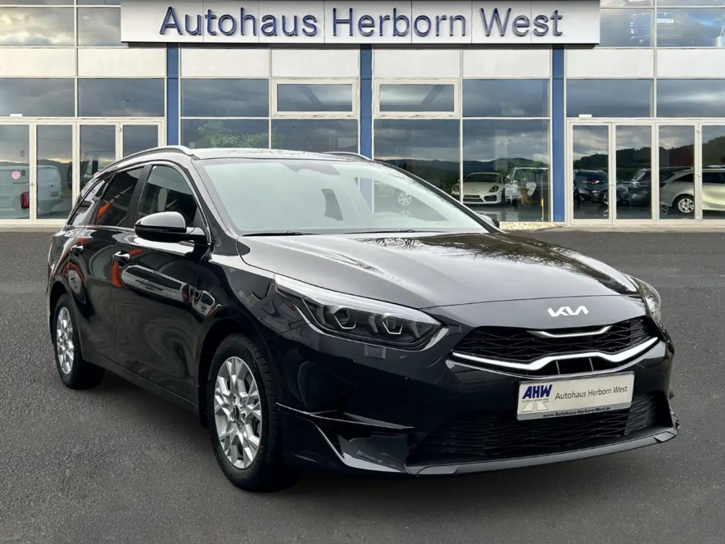 Kia Ceed SW / cee'd SW Sportswagon GOLD 1.5 T-GDI Automatik Navi Klimaaut Fekete - 2