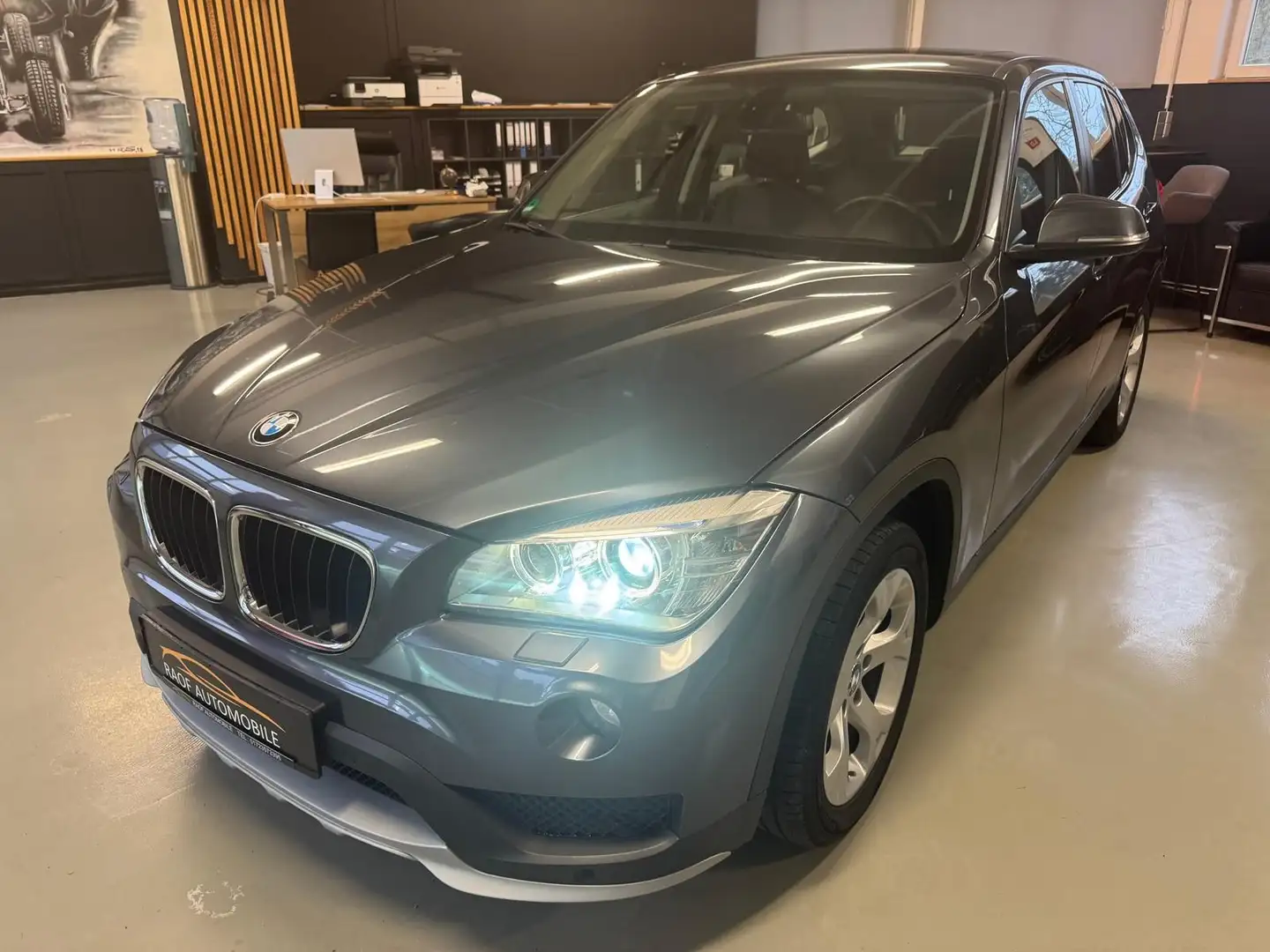 BMW X1 25 d xDrive 2.0 Turbodiesel BI-XENON SHZ Gris - 1