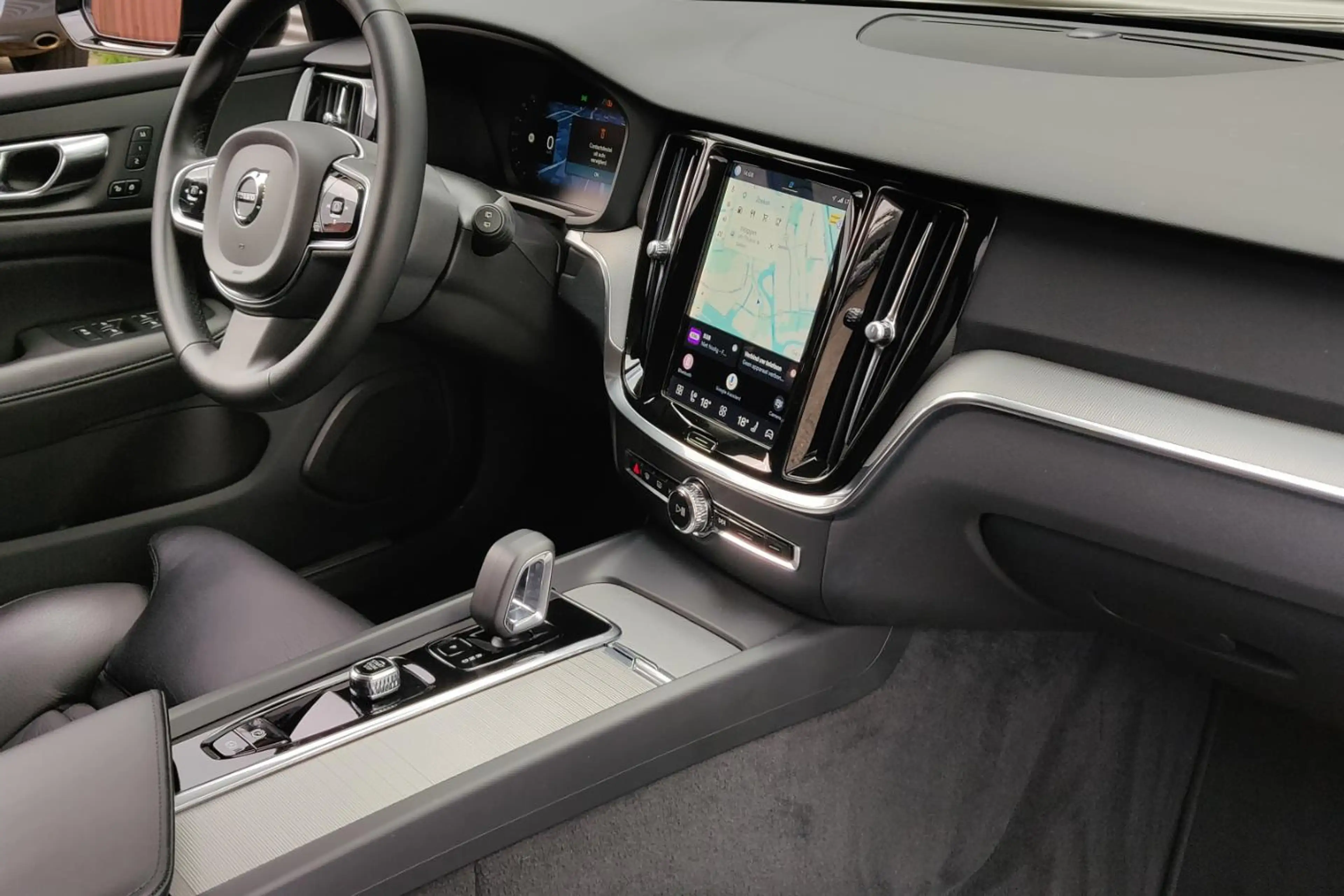 Volvo V60 2.0 B4 Plus Dark | Trekhaak | Lederen bekleding | — photo 3