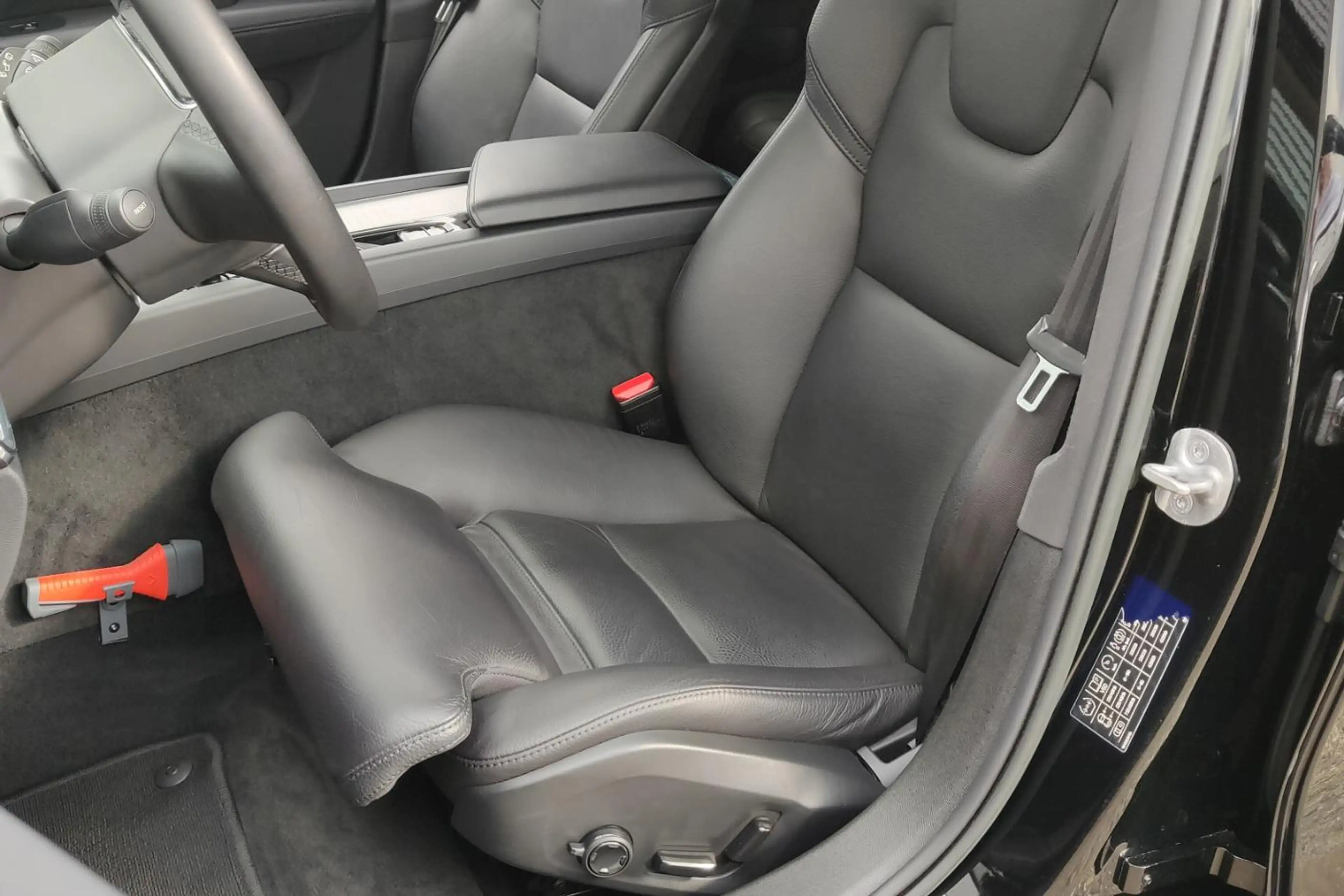 Volvo V60 2.0 B4 Plus Dark | Trekhaak | Lederen bekleding | — photo 11