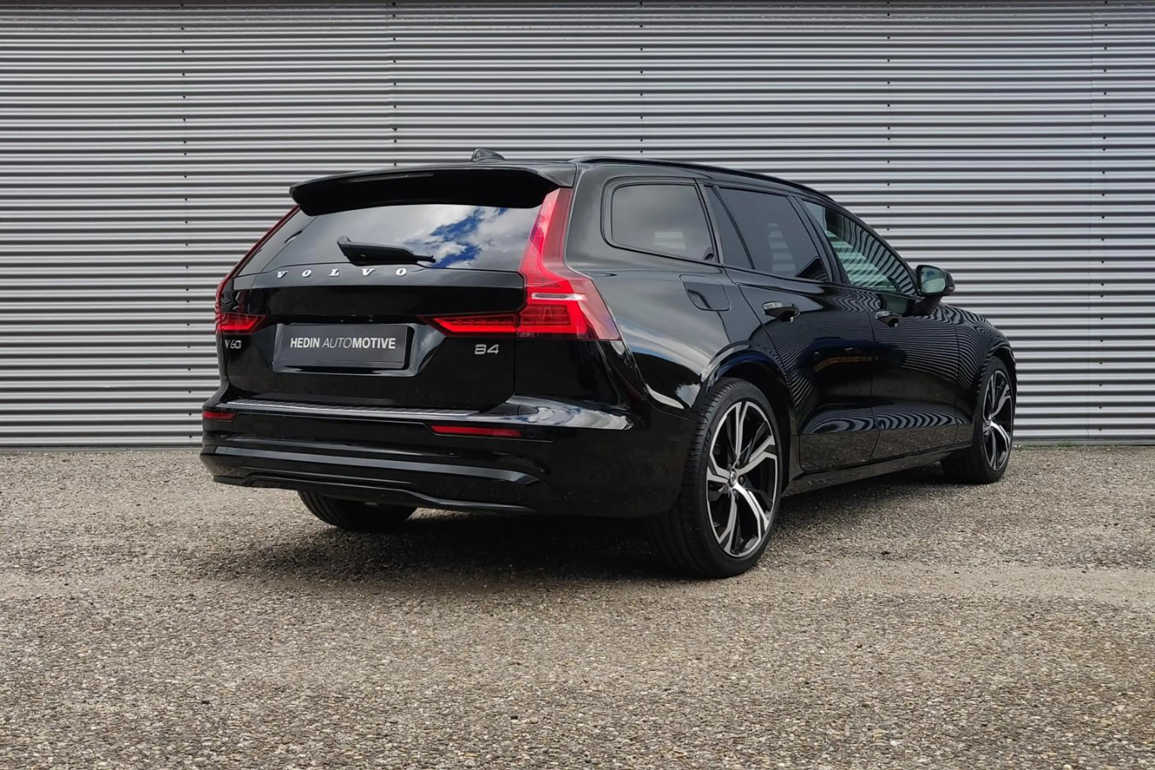 Volvo V60 2.0 B4 Plus Dark | Trekhaak | Lederen bekleding | — photo 2