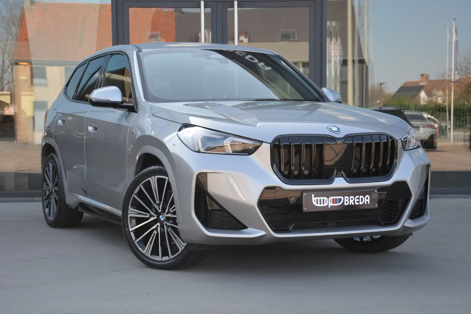 BMW iX1 xDrive30 M-Sport/360°Cam/HUD/Keyless/Alu's 20" Argent - 1
