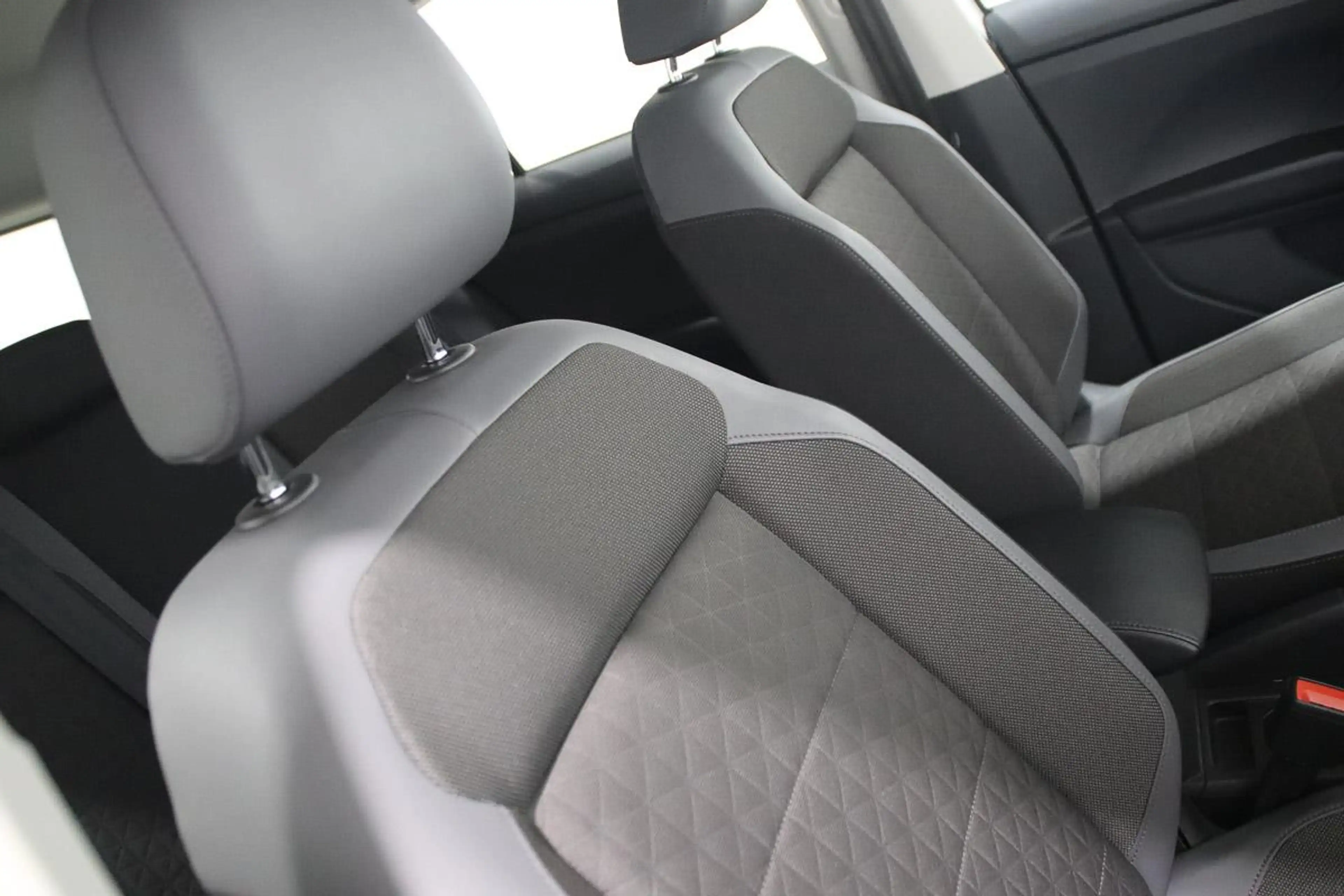 Volkswagen T-Cross 1.0 TSI 110 DSG LED CARPLAY RADAR JA17 — photo 9