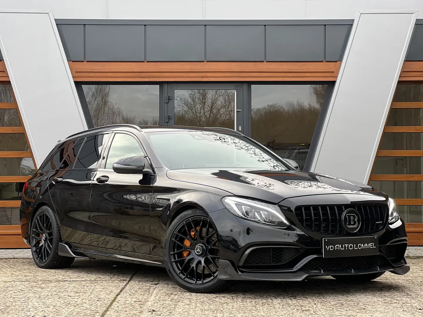 Mercedes-Benz C 63 AMG - BRABUS C600 - LICHTE VRACHT Noir - 1
