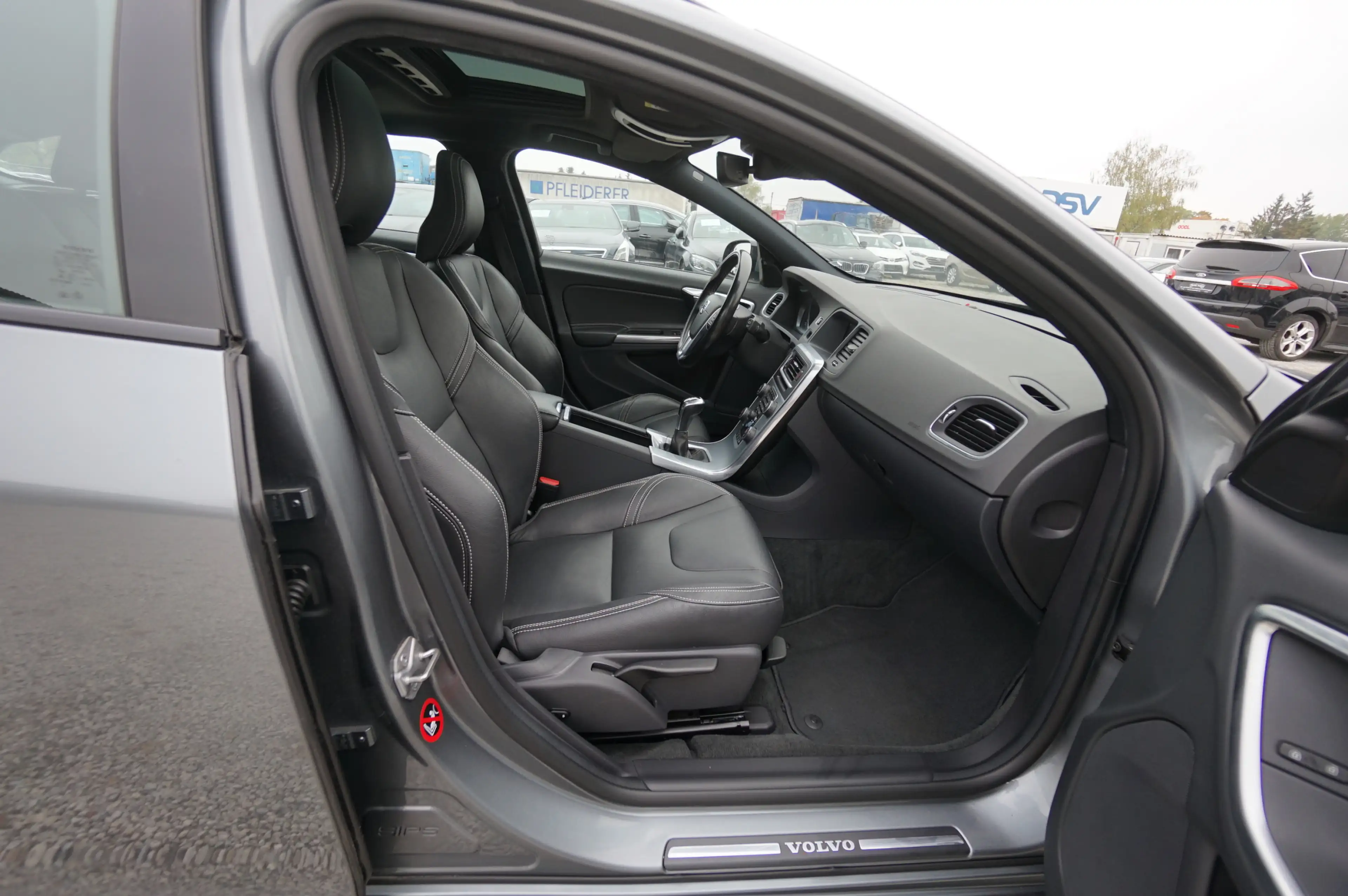 Volvo V60 D3 Kombi Linje Svart |KD lückenlos| |Kamera| — photo 15