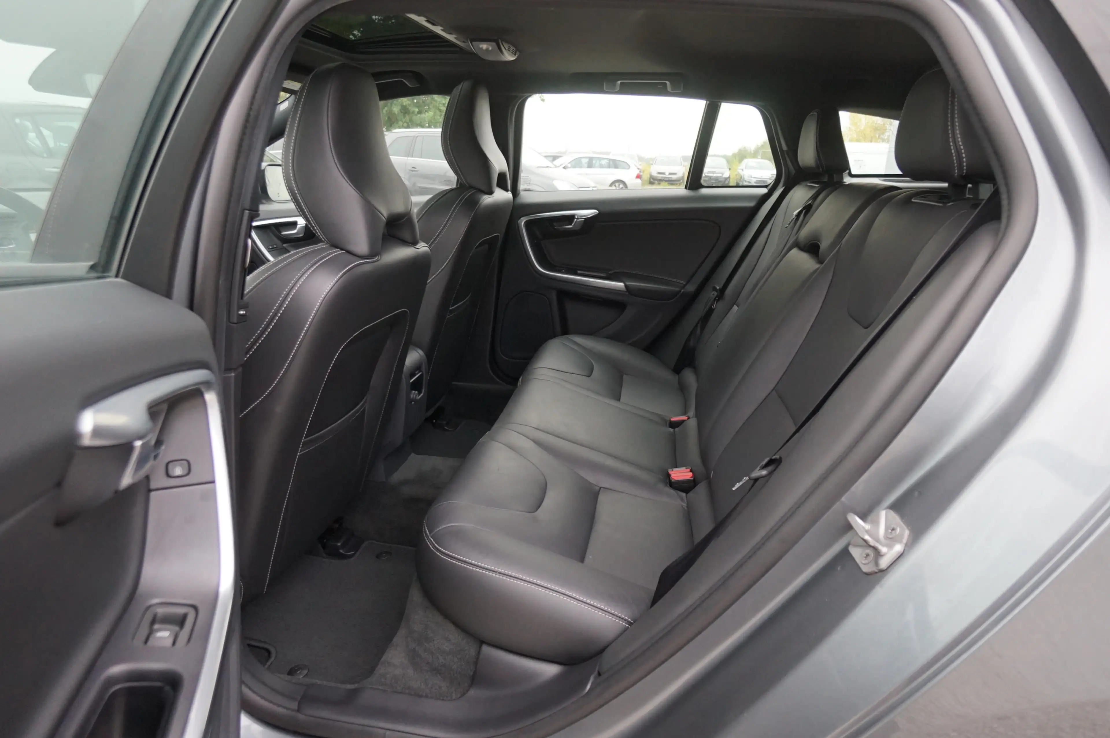 Volvo V60 D3 Kombi Linje Svart |KD lückenlos| |Kamera| — photo 14