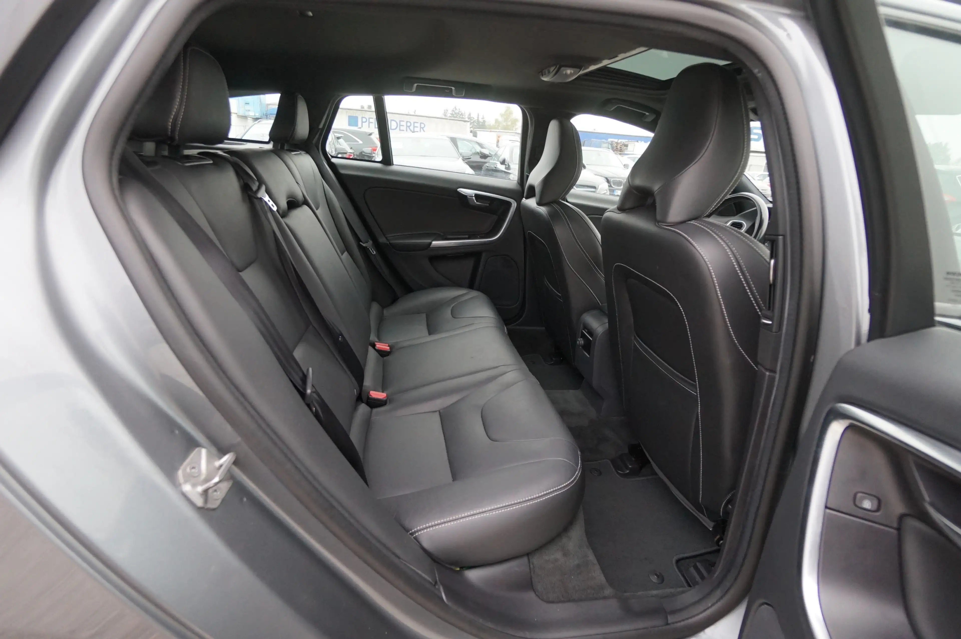Volvo V60 D3 Kombi Linje Svart |KD lückenlos| |Kamera| — photo 13