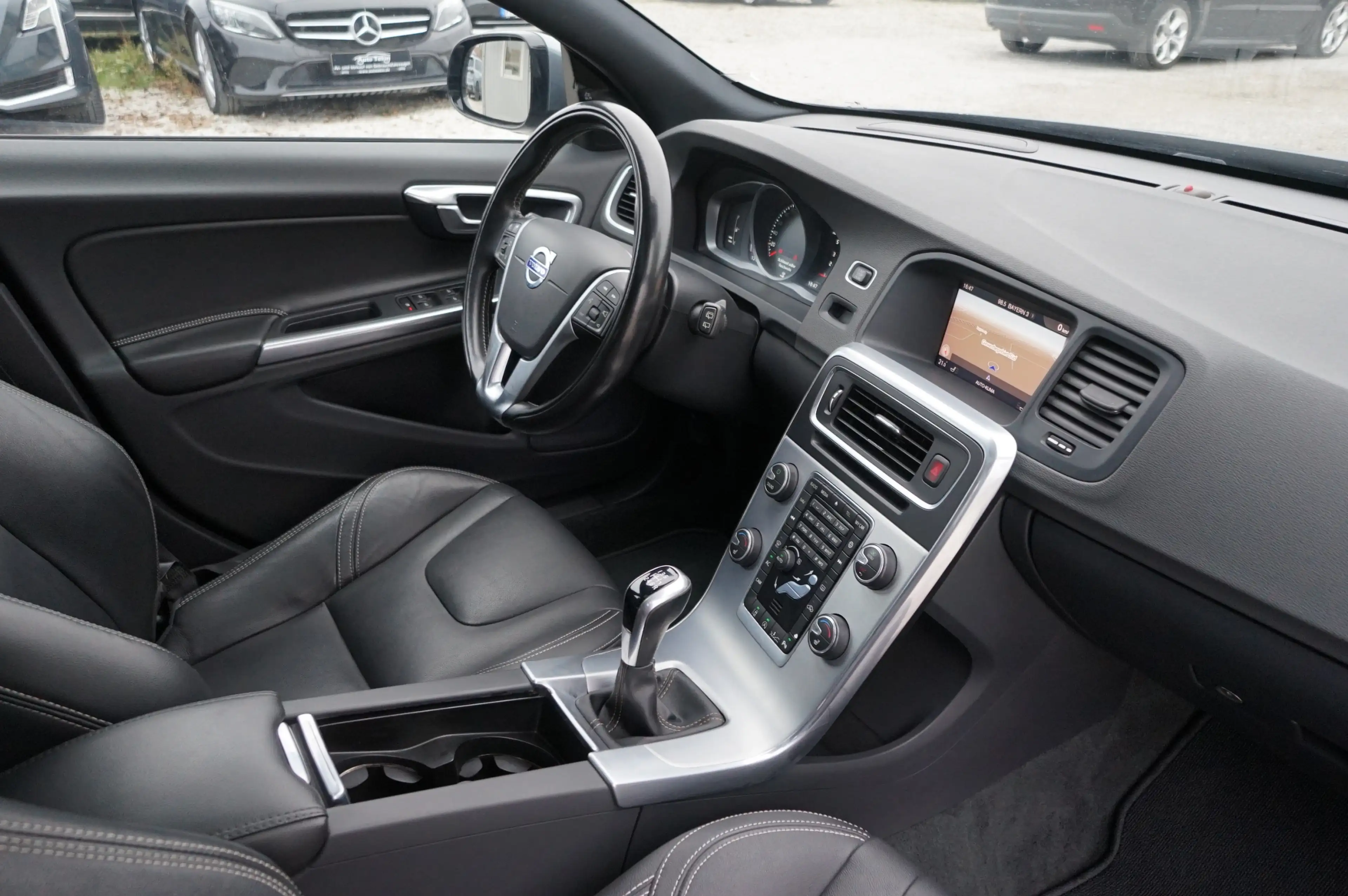 Volvo V60 D3 Kombi Linje Svart |KD lückenlos| |Kamera| — photo 9