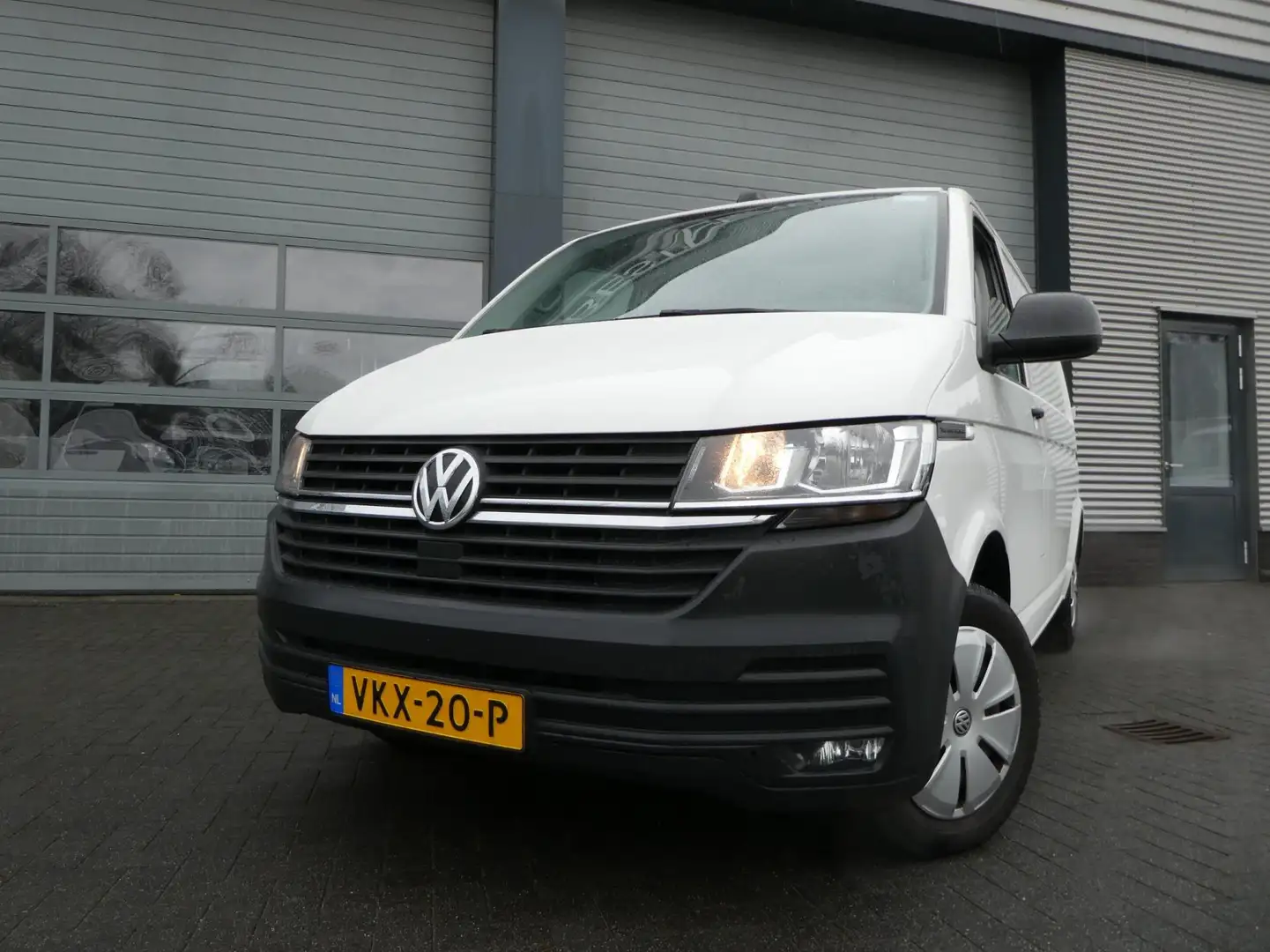 Volkswagen Transporter 2.0 TDI L2H1 airco navigatie pdc 3 zits trekhaak Blanc - 2