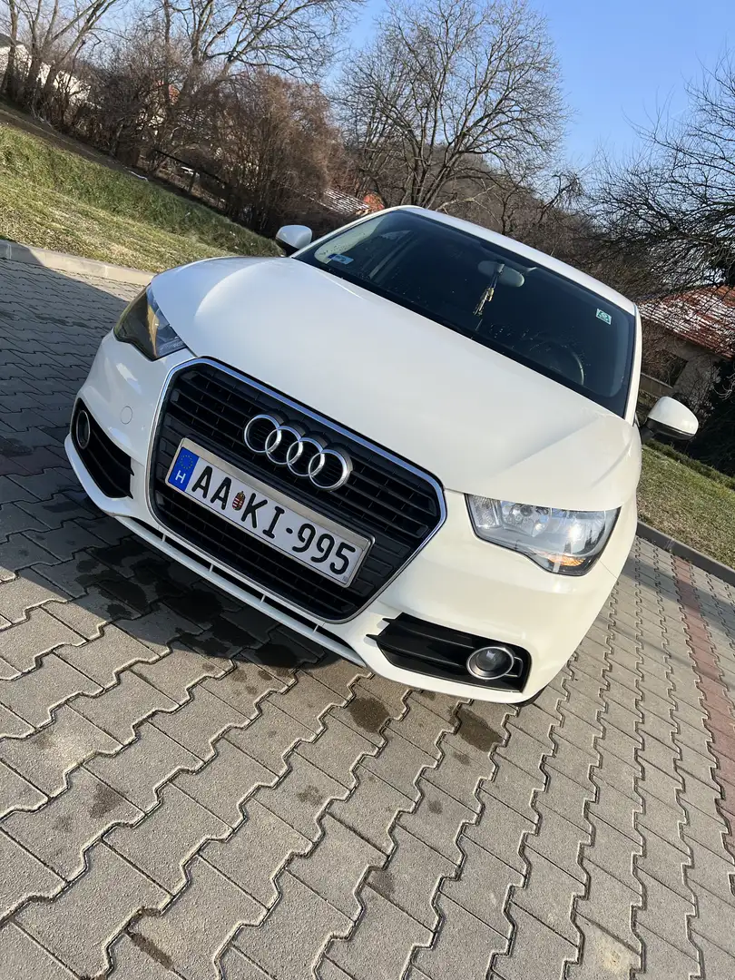 Audi A1 1.2 TFSI Sportback Attraction Weiß - 1