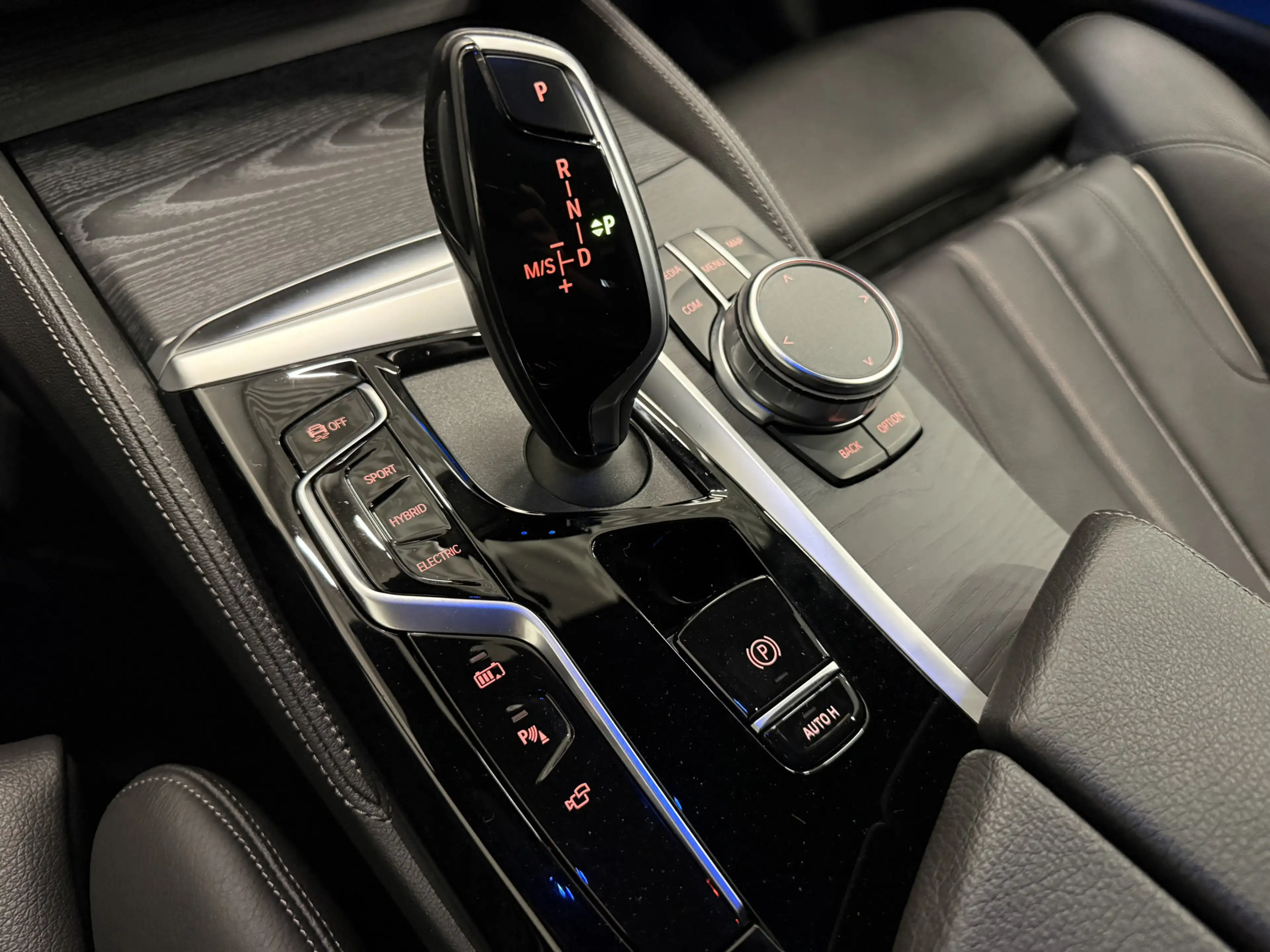 BMW 530 5-serie Touring 530e xDrive High exe PANO/TREKHAAK — photo 19