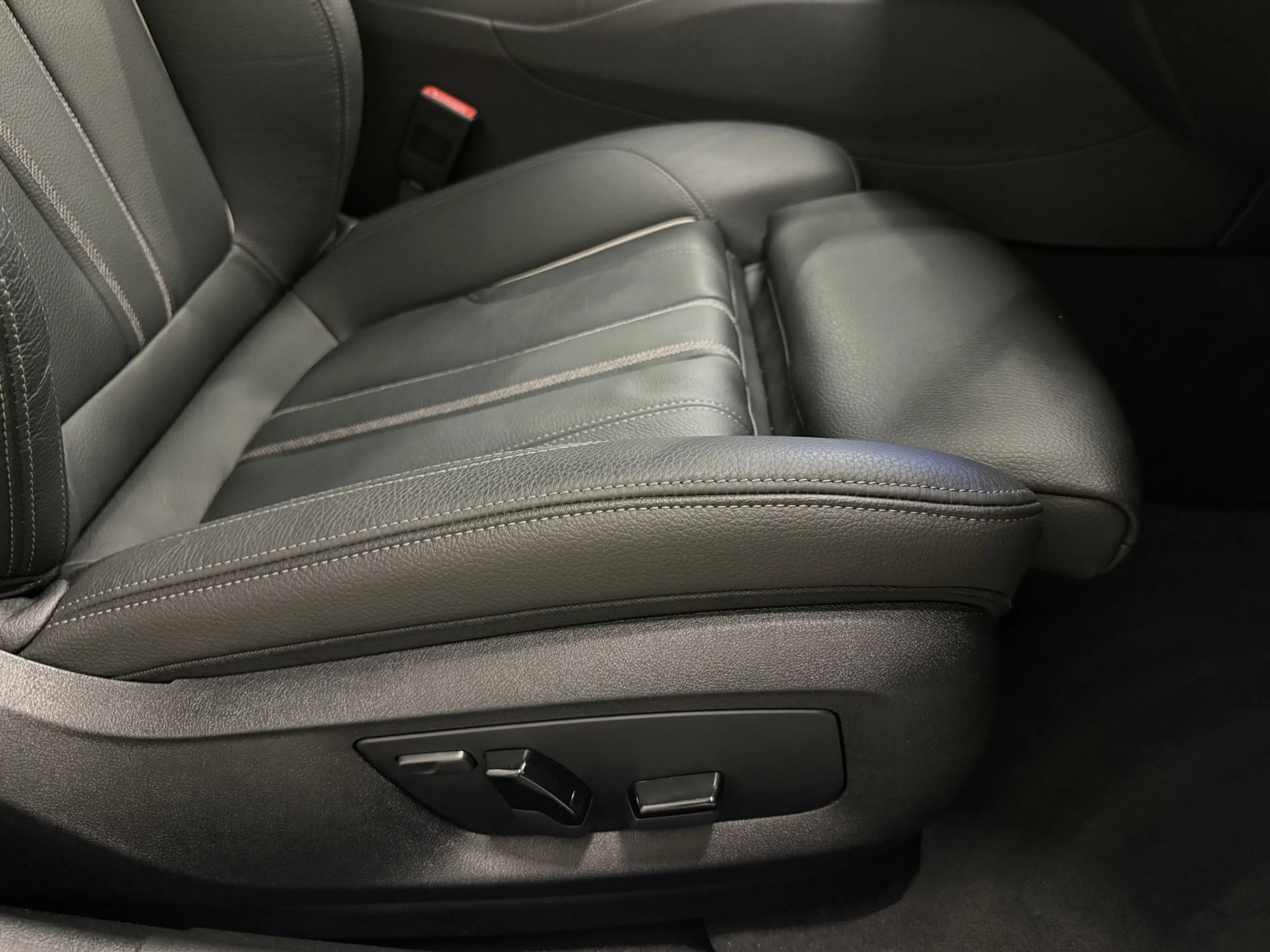 BMW 530 5-serie Touring 530e xDrive High exe PANO/TREKHAAK — photo 44