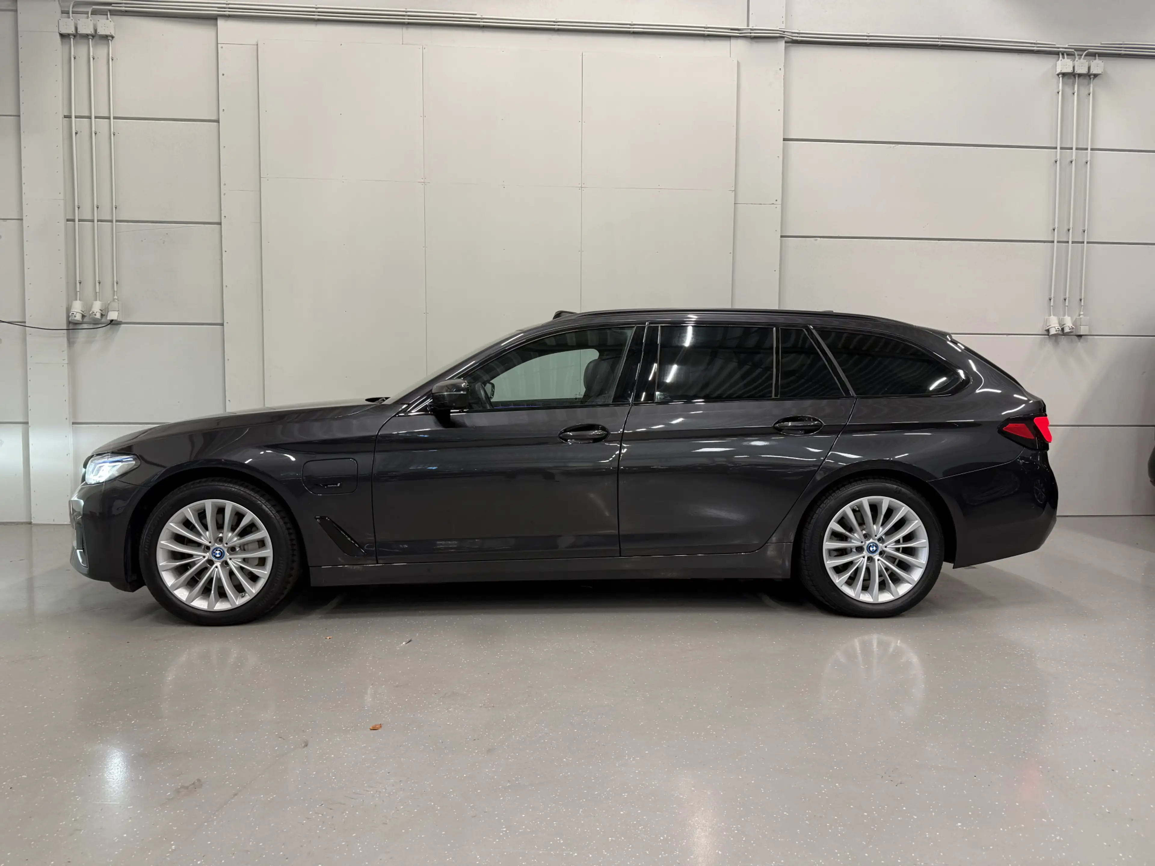 BMW 530 5-serie Touring 530e xDrive High exe PANO/TREKHAAK — photo 6