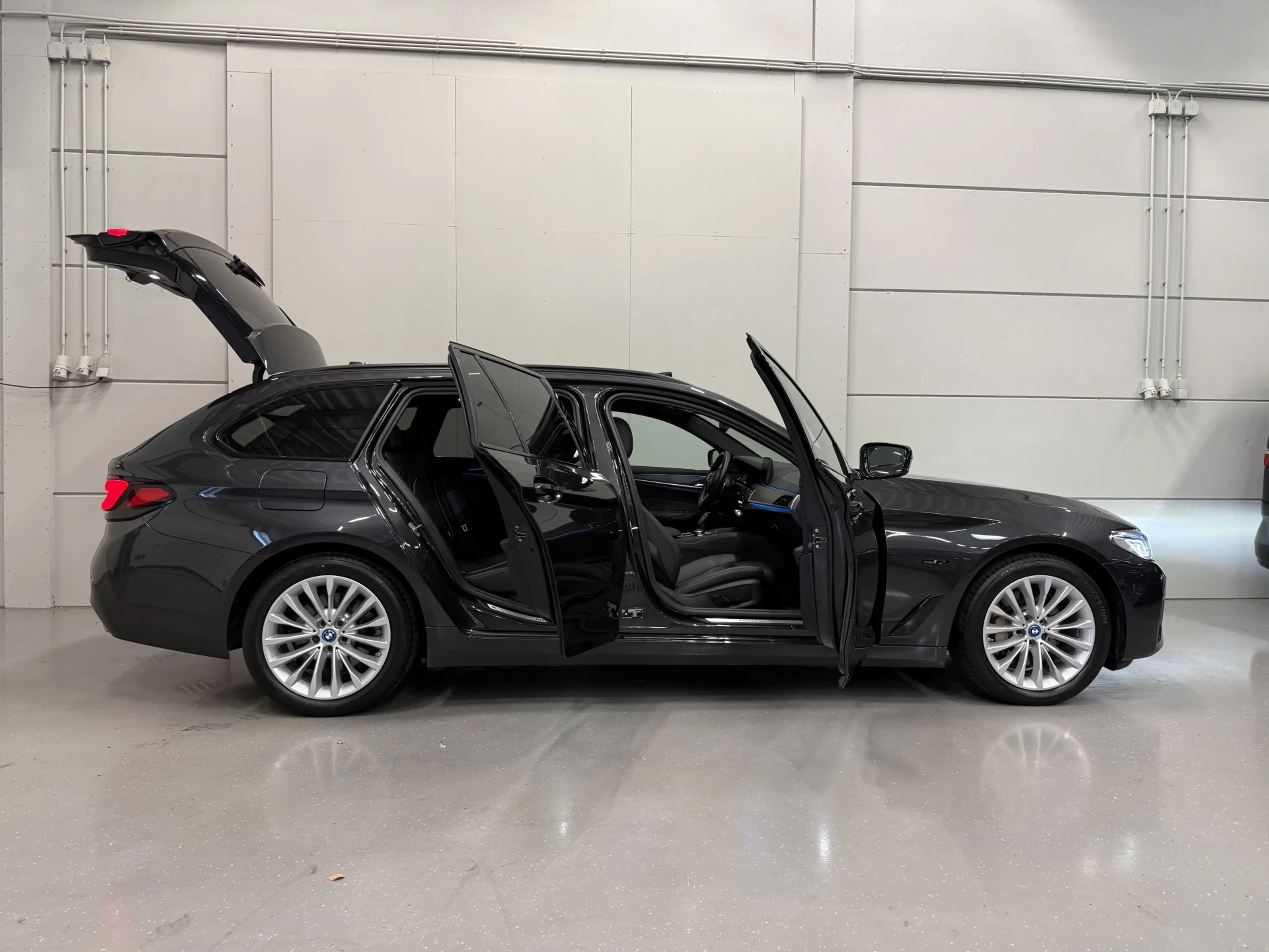 BMW 530 5-serie Touring 530e xDrive High exe PANO/TREKHAAK — photo 10