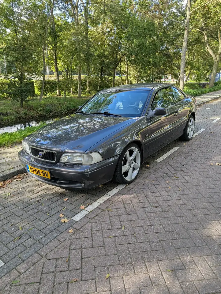 Volvo C70 2.4 T Luxury — photo 1 of 10