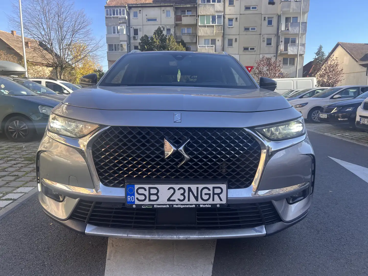 DS Automobiles DS 7 Crossback Grau - 1