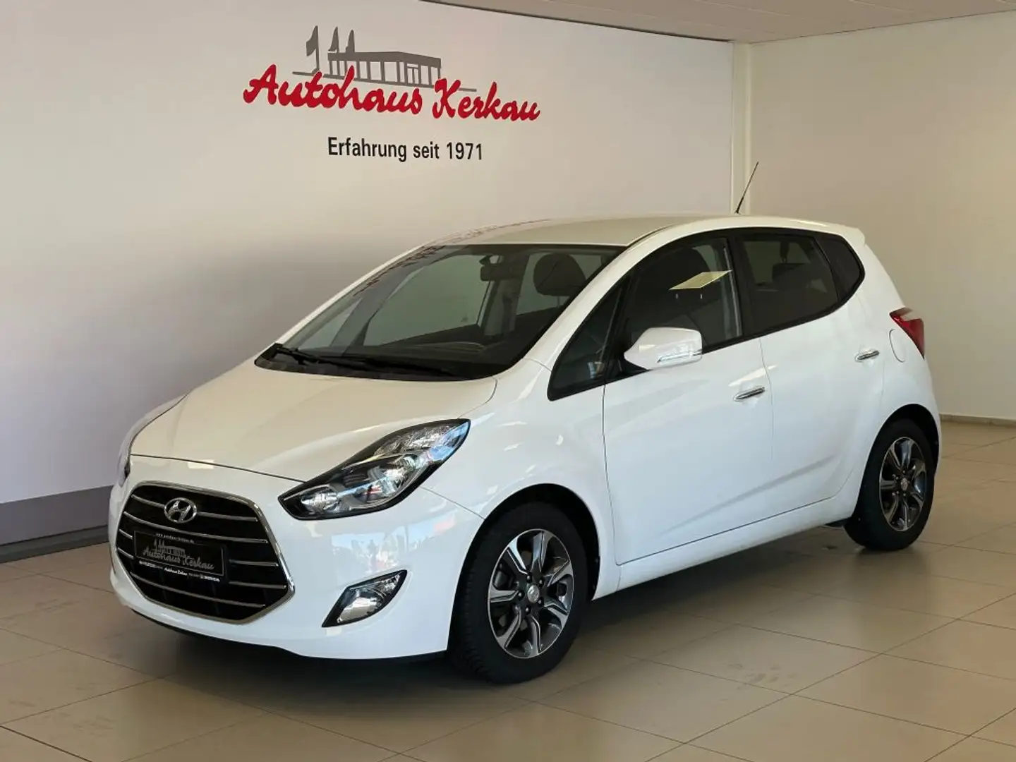 Hyundai iX20 1.4 blue Space++1Hand+Scheckheft+Navi+R.Kam. Weiß - 1