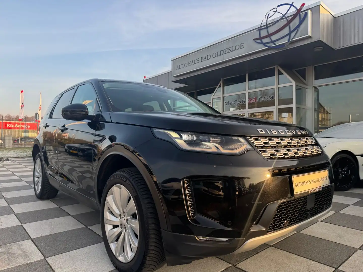 Land Rover Discovery Sport D180 SE AWD+StdHzg+1 Hd+AHK 2500 Schwarz - 1