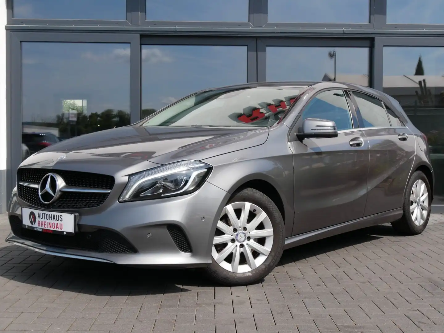Mercedes-Benz A 180 Style BlueEfficiency LEDER LED NAVI Grau - 1