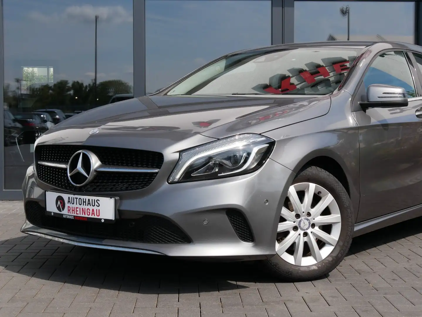 Mercedes-Benz A 180 Style BlueEfficiency LEDER LED NAVI Grau - 2