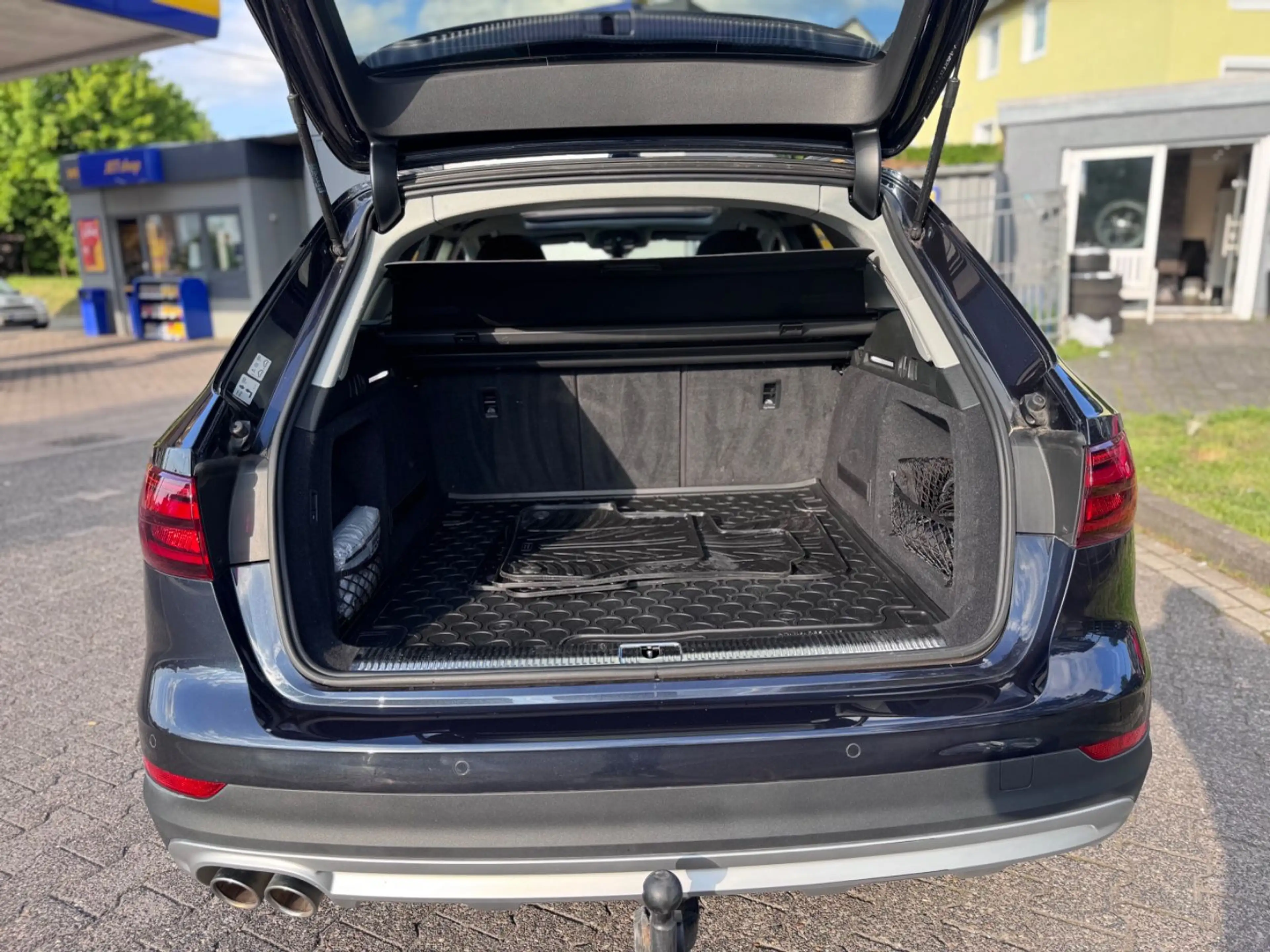 Audi A4 allroad quattro basis Pano-AHK-Leder-Orig-Km — photo 11
